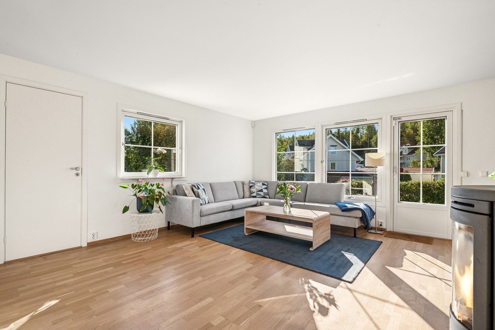 Dør til venstre er inngang til vaskerommet Galleribilde