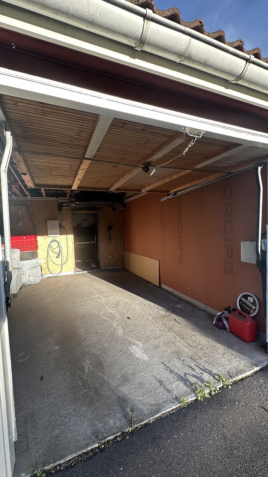 Garasje i rekke med bod innenfor. Galleribilde