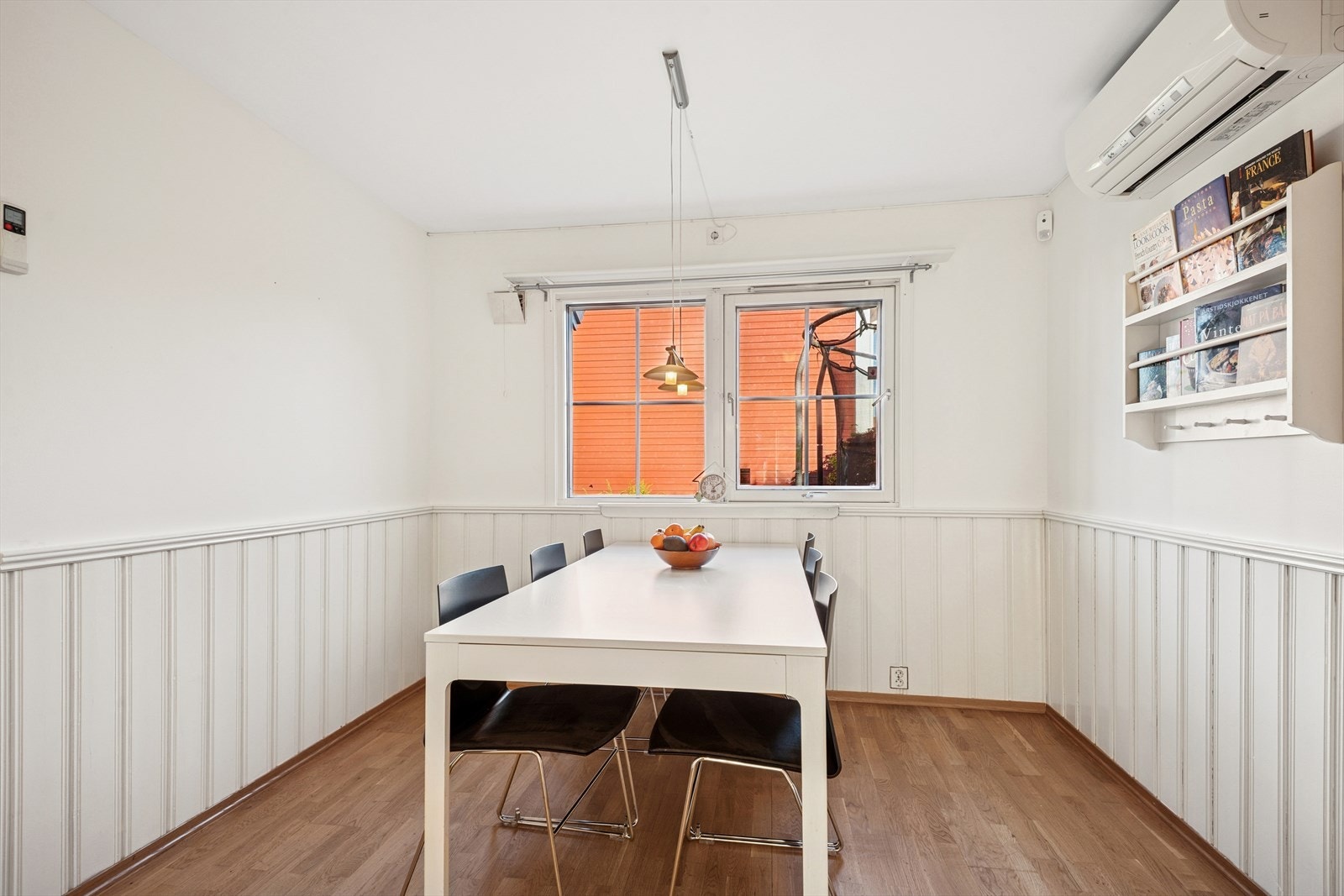 Spisestue, med ny varmepumpe fra 2010 Galleribilde