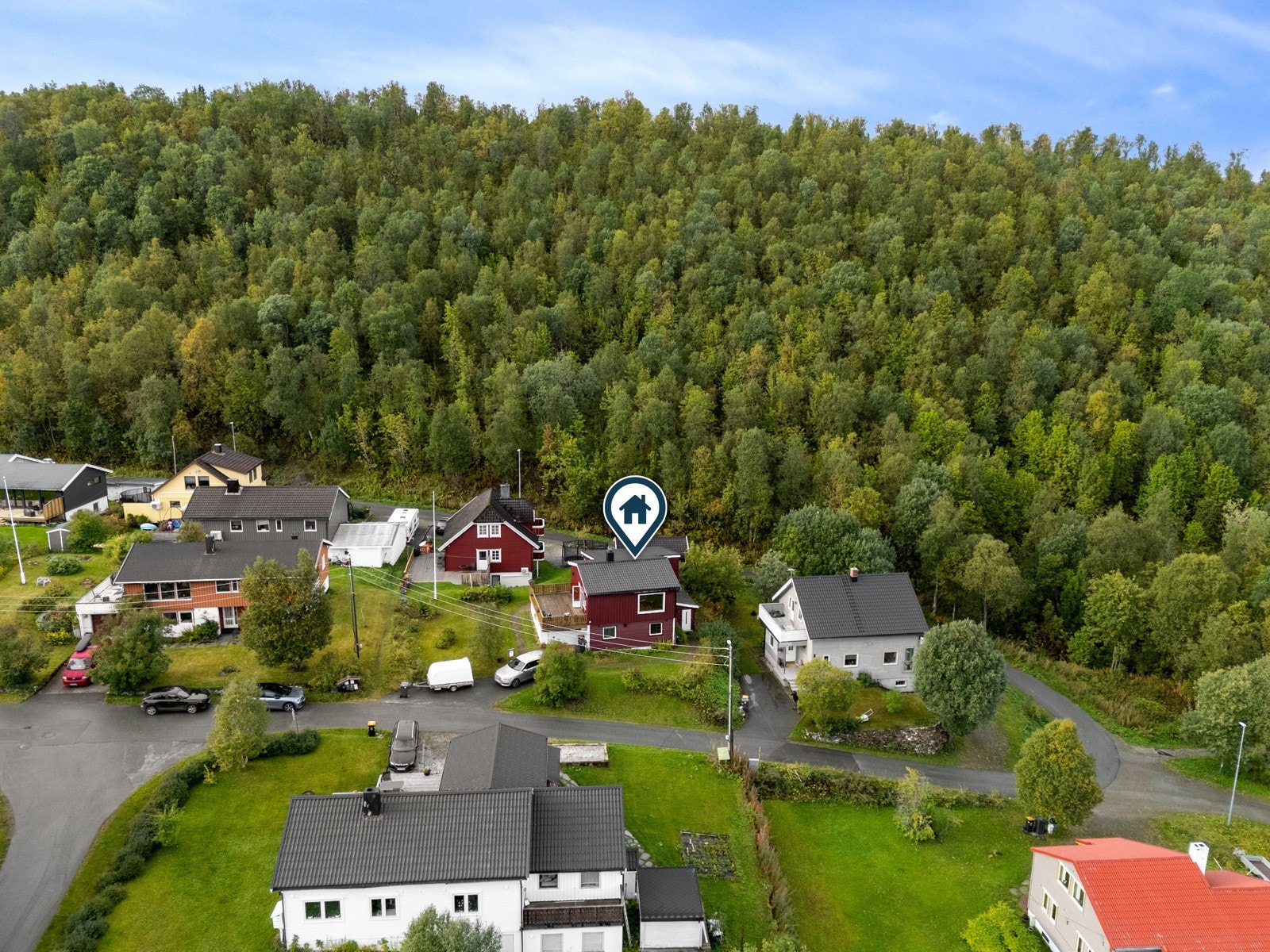 Fra eiendommen er det gangavstand til Charlottenlund, Prestvannet og lysløypa!