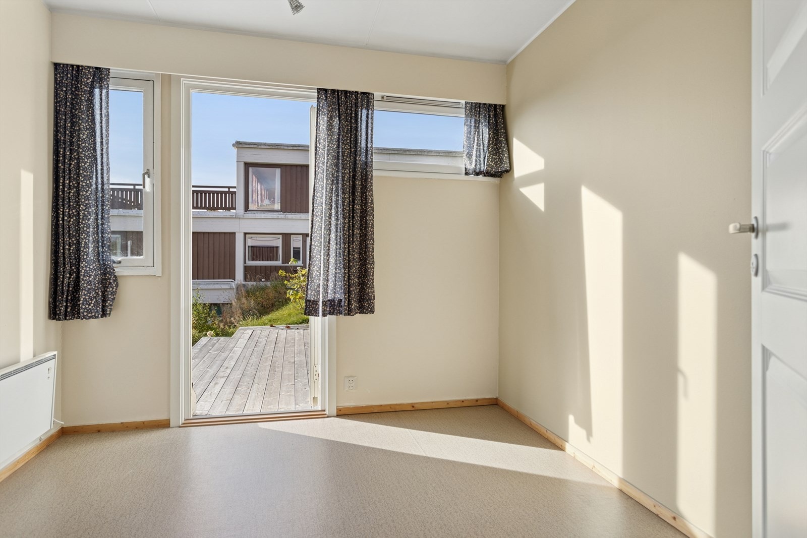 Det tredje soverommet er på 7,6m² og har utgang til privat sørvendt terrasse. Galleribilde