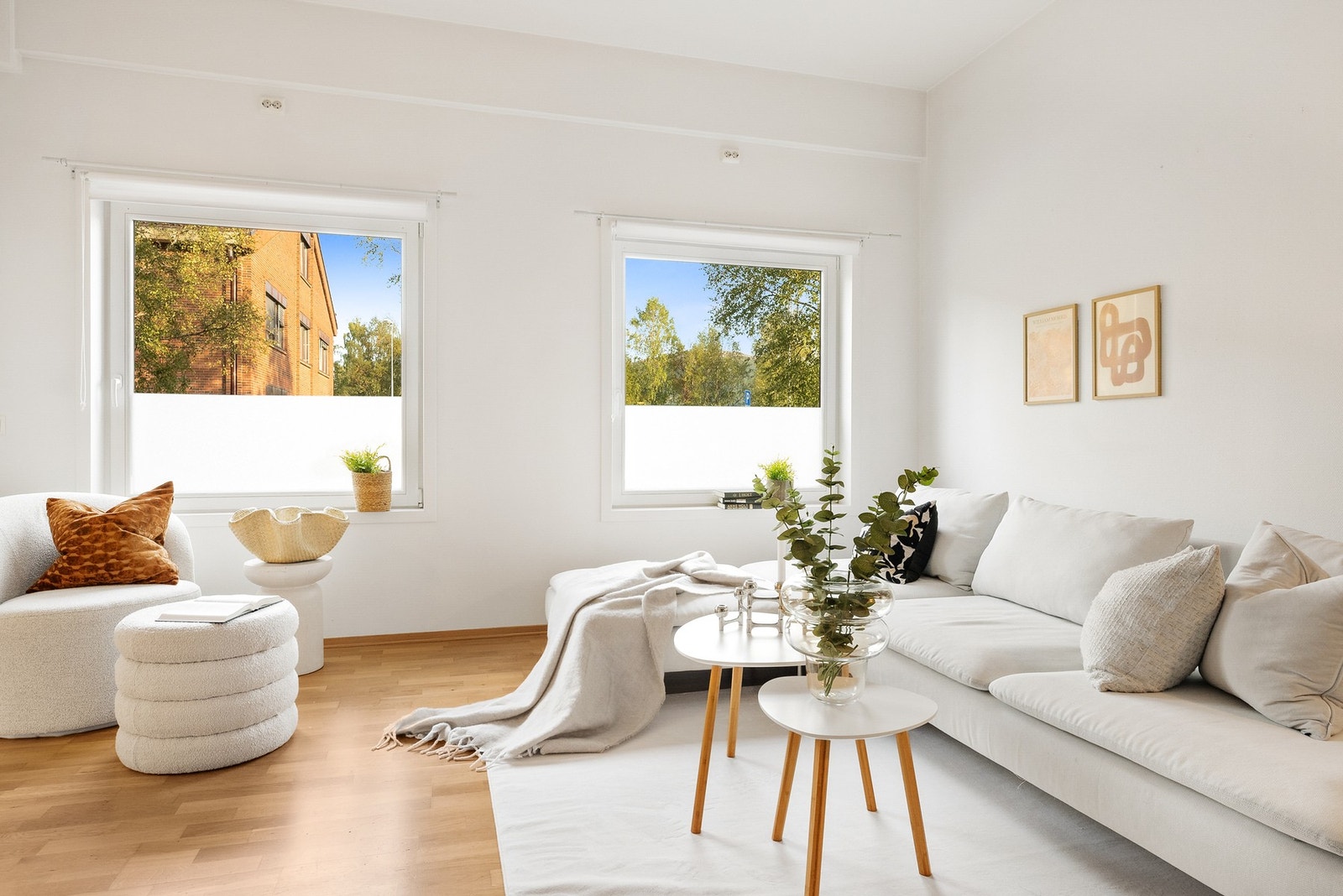 Flott lysinnslipp som skaper en lys og luftig atmosfære Galleribilde