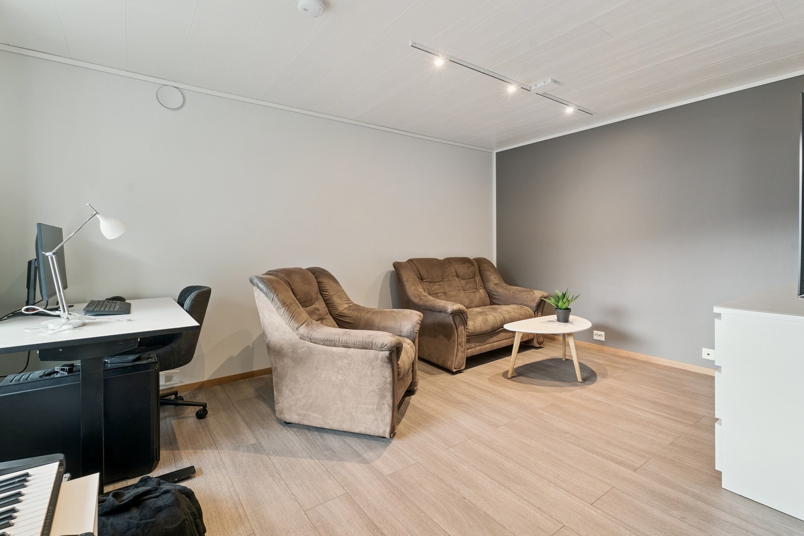 Kjellerstue hvor det er god plass til diverse møblement. Galleribilde