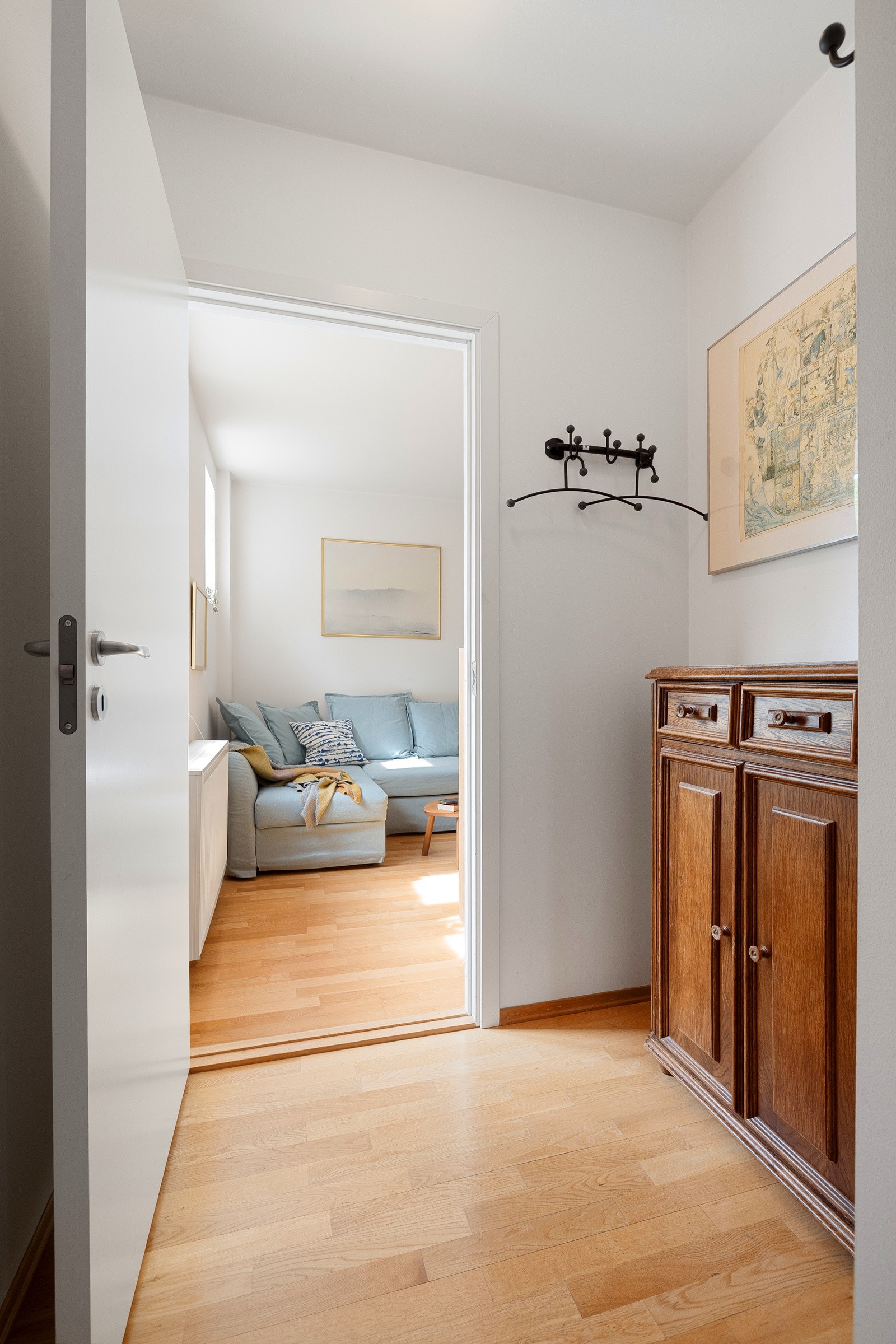 Her er det mulig å innrede med en skyvedørsgarderobe til oppbevaring av yttertøy og sko. Galleribilde