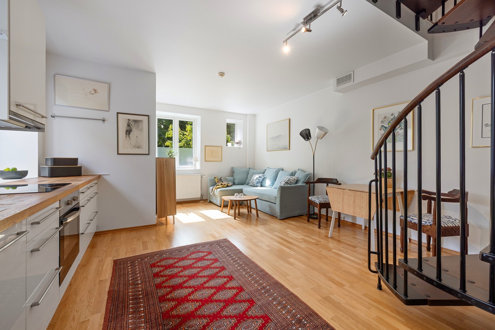 Boligen har en god planløsning med åpen stue - og kjøkken løsning. Galleribilde