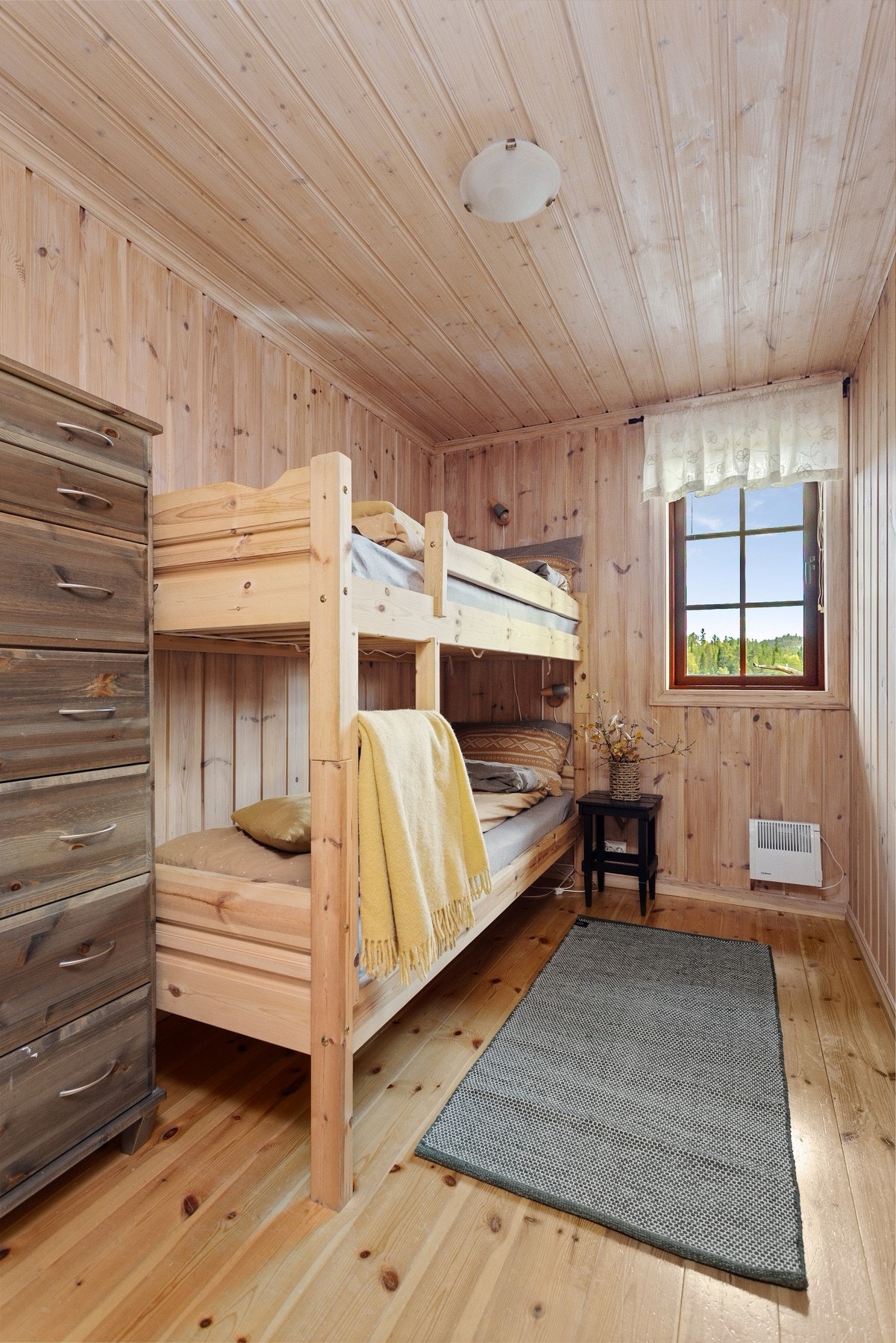 Soverom II innredet med køyeseng Galleribilde