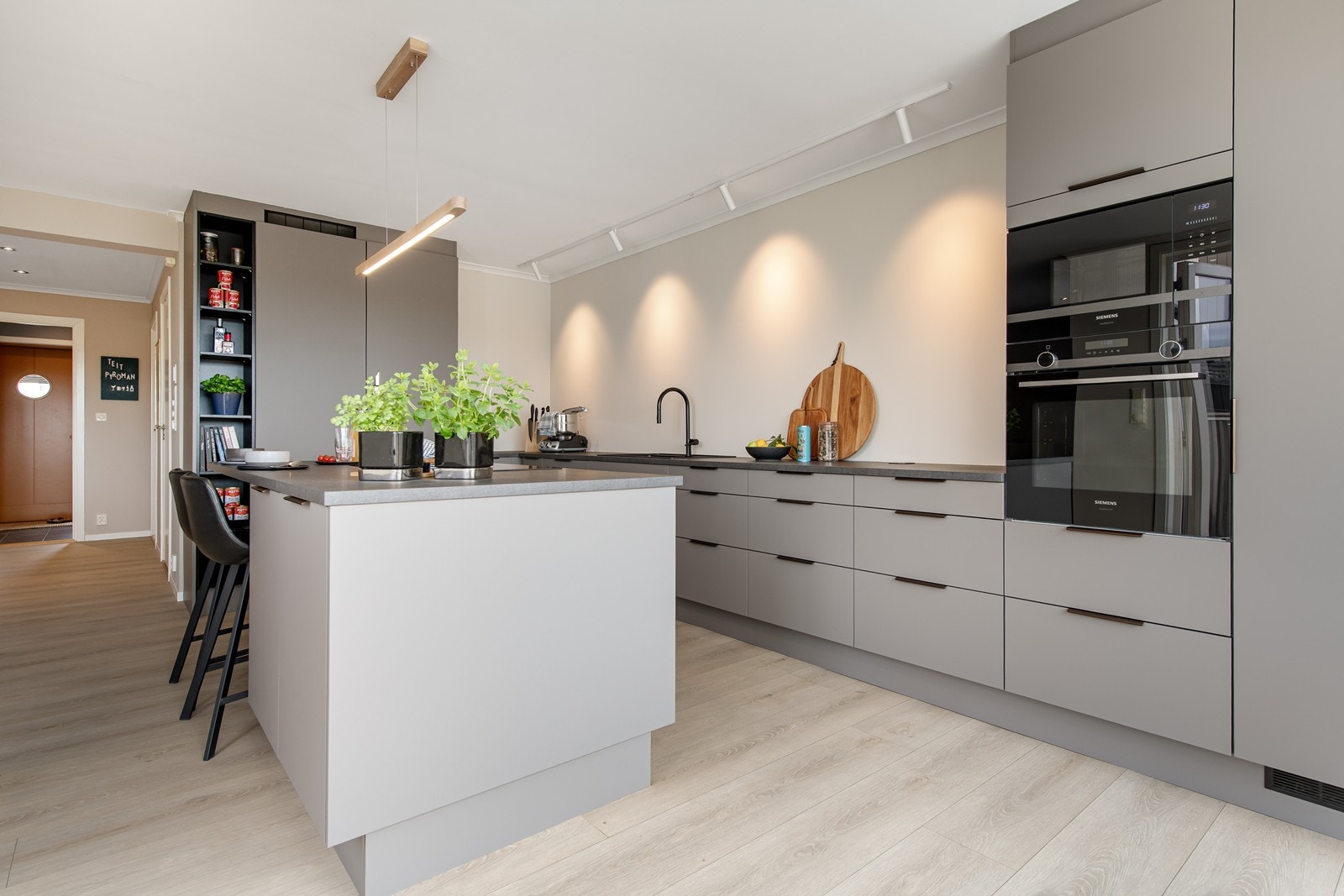 Det er oversiktlig, masse skaper og en meget romslig benkplate, alt du trenger Galleribilde