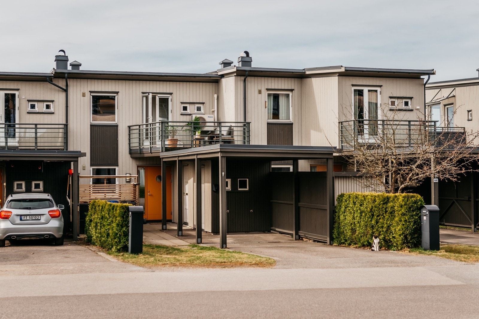 Selve boligen har et pent og lekkert uttrykk som de aller fleste vil sette pris på Galleribilde