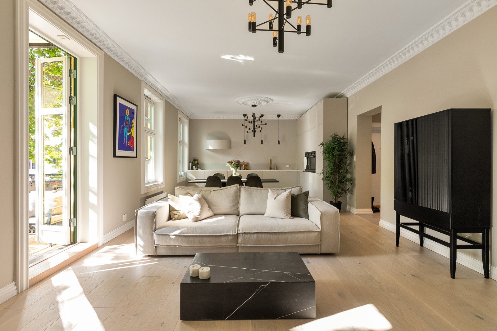 Her bor du i hjertet av Grünerløkka med en herlig kombinasjon av yrende urbane omgivelser, samt noen av Oslos flotteste parker og rekreasjonsområder som Akerselva i nabolaget. Galleribilde