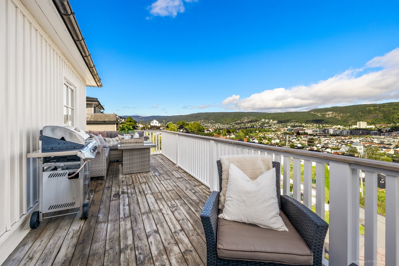 Her er det plass til ulike sittegrupper Galleribilde