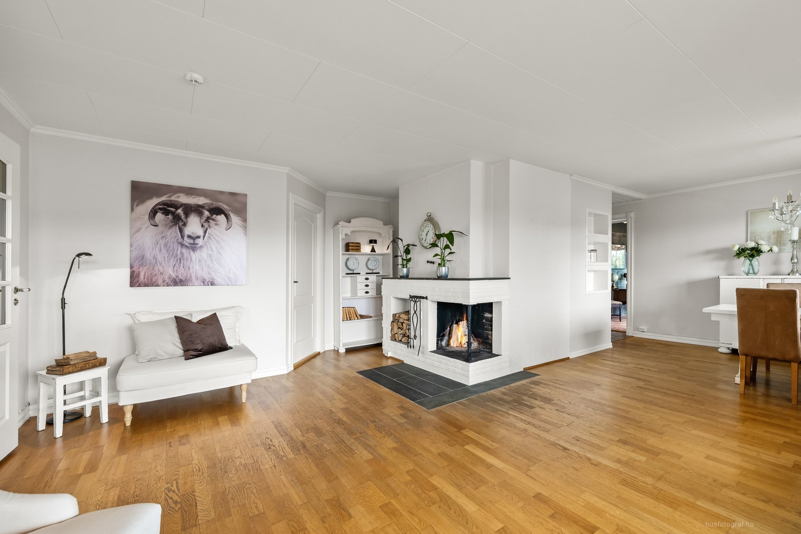 Åpen peis i stue for oppvarming Galleribilde