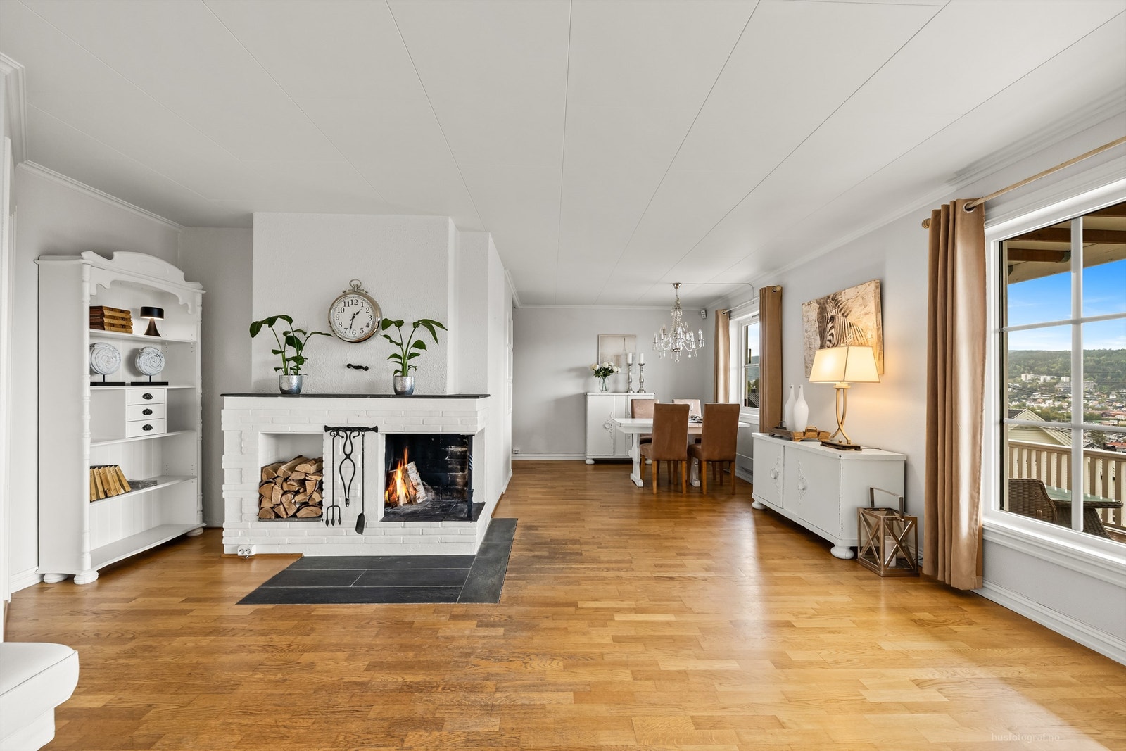 Åpen løsning mellom stue og spisestue Galleribilde