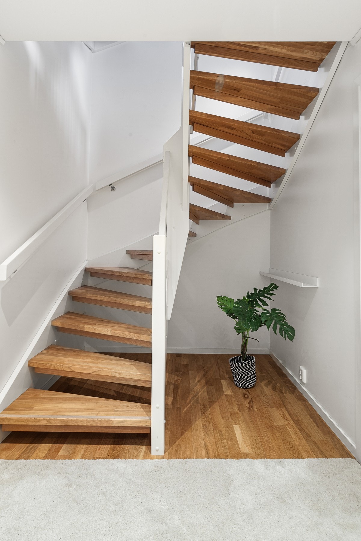 Lagringsmulighet under trappen Galleribilde