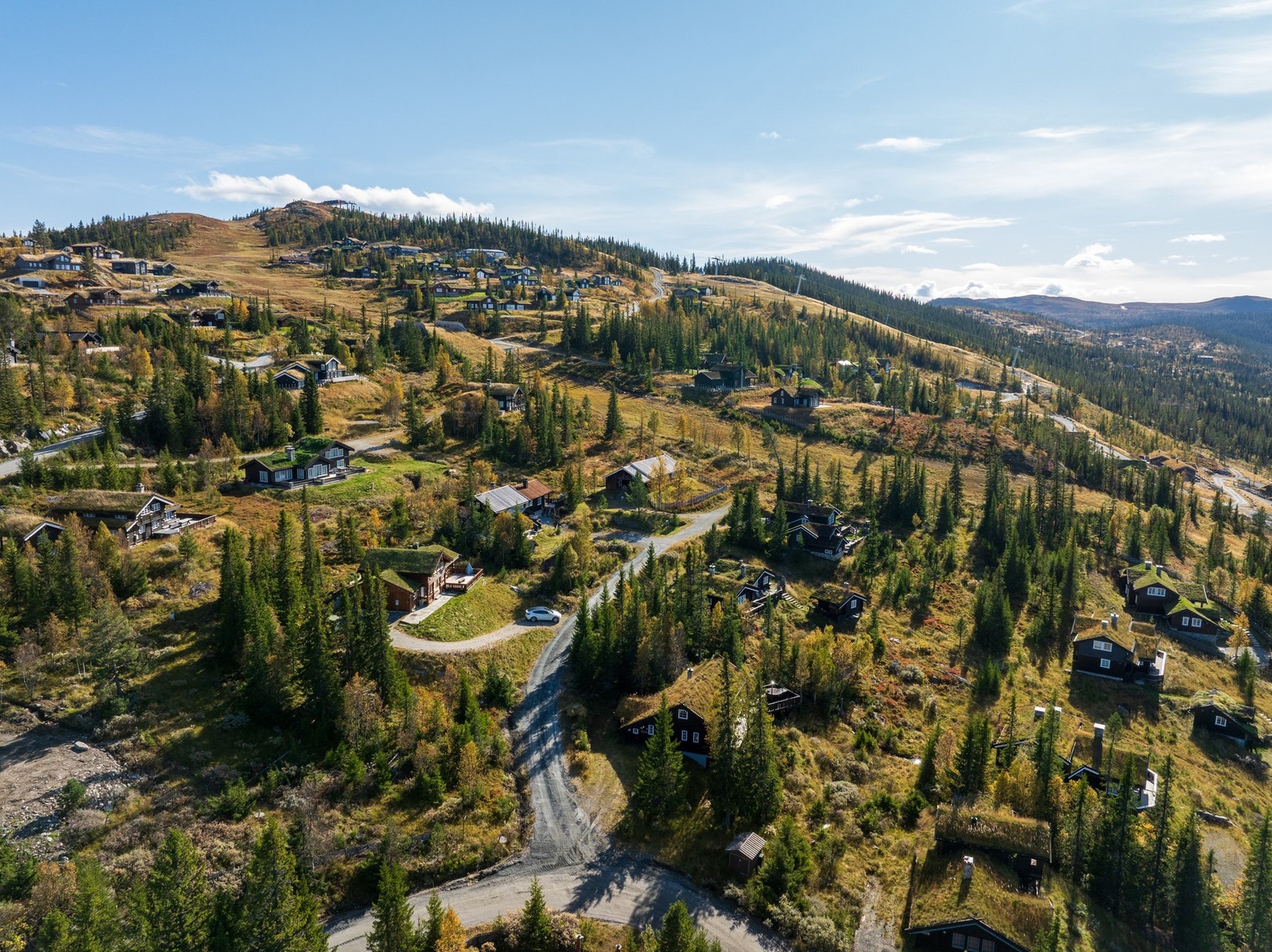 Fra hytta er det kort vei til alpinbakker og milevis med langrennsløyper på fjellet. Galleribilde