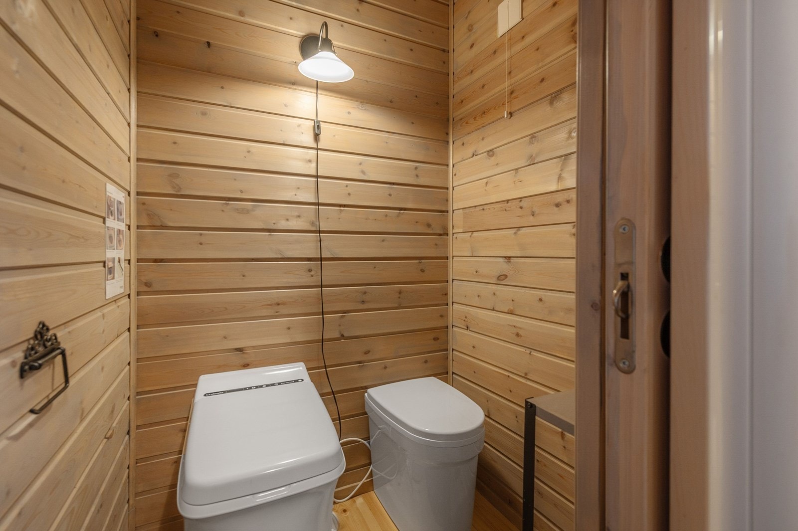 Elektrisk forbrennings toalett og urinal. Galleribilde