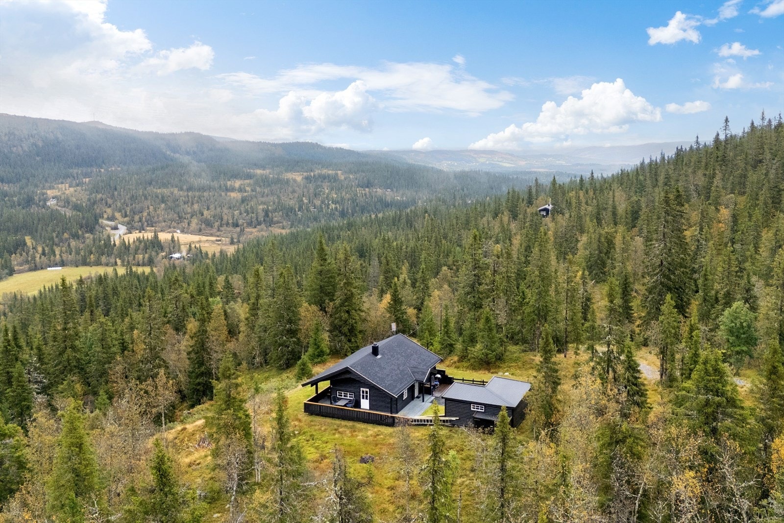 Idyllisk beliggenhet med gode turmuligheter. Galleribilde