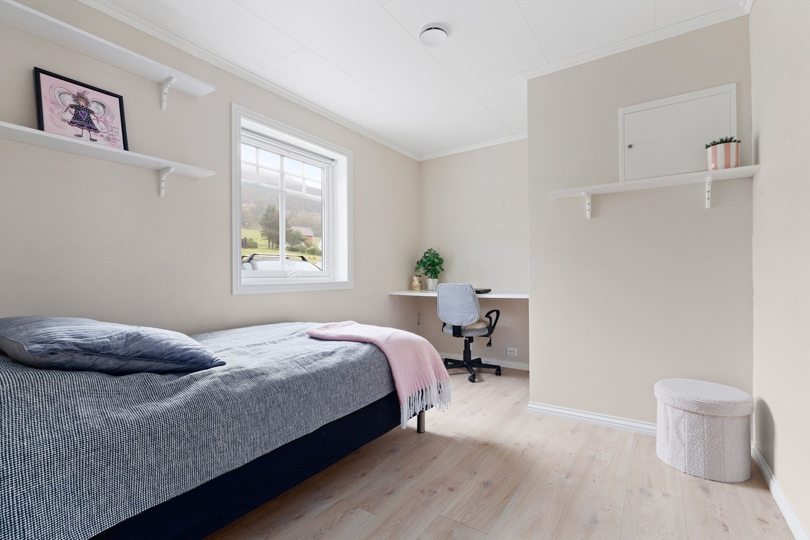 Gang og bod, i dag brukt som soverom (søknadspliktig tiltak) Galleribilde