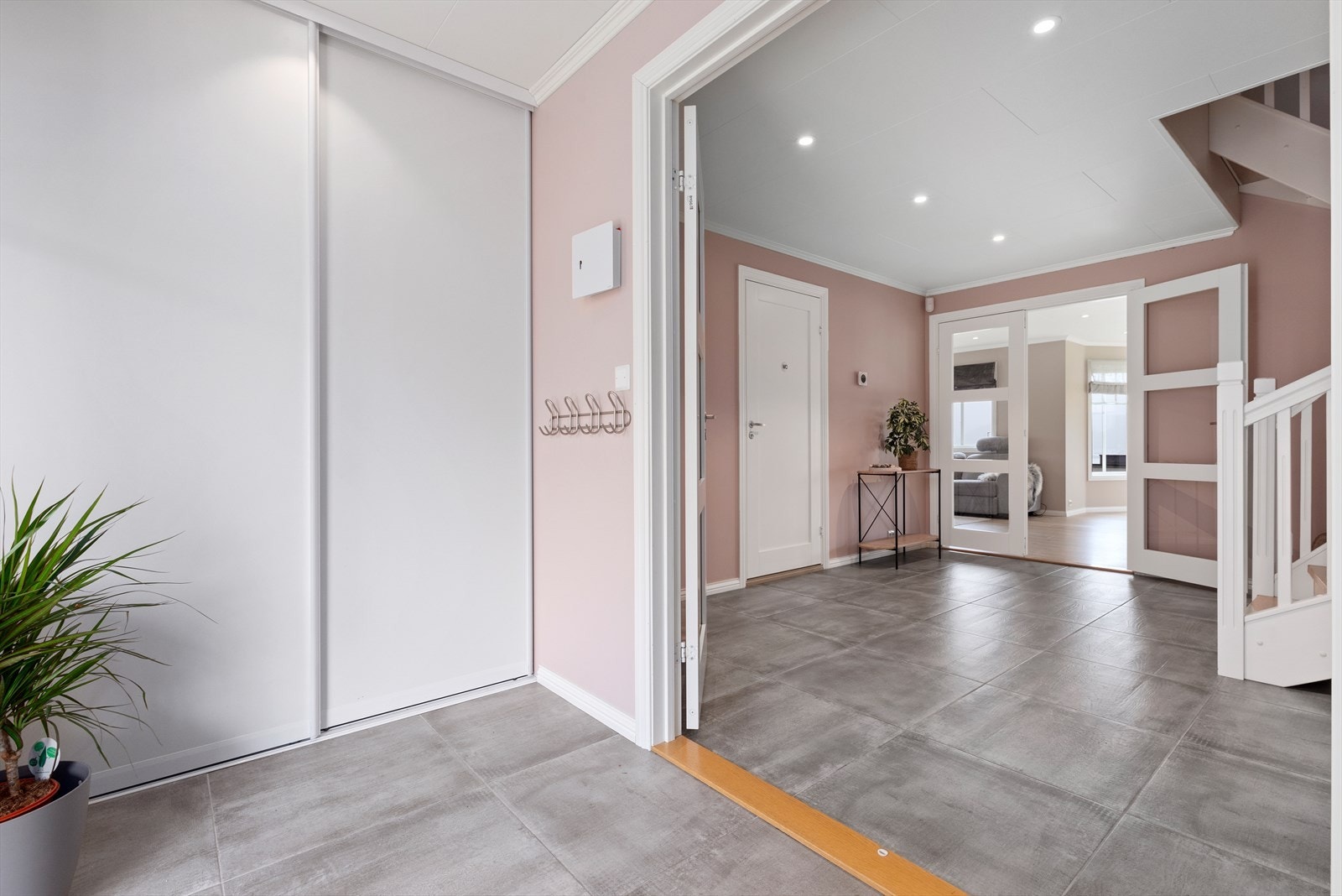 Her er det godt med plass for yttertøy Galleribilde