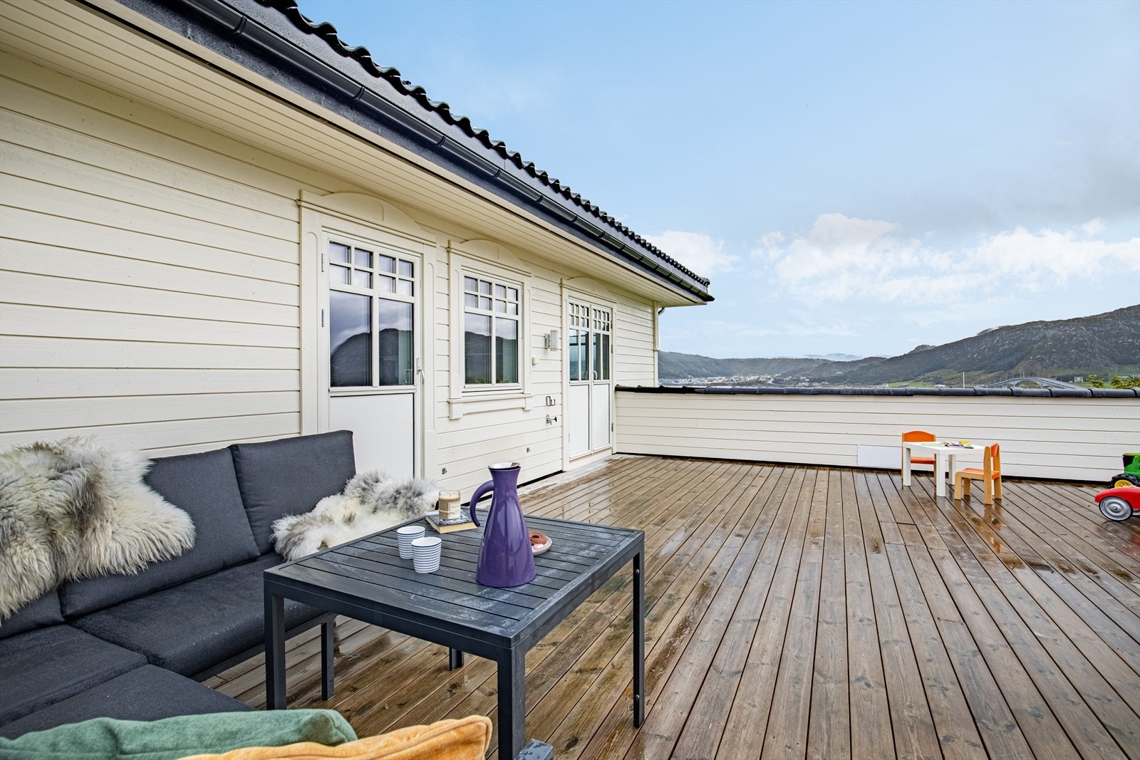 Godt skjerma uteplass med gode solforhold Galleribilde