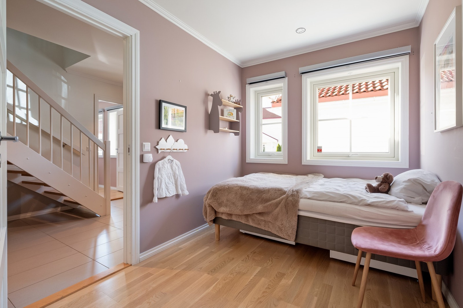 Etasjen har to gode soverom. Galleribilde