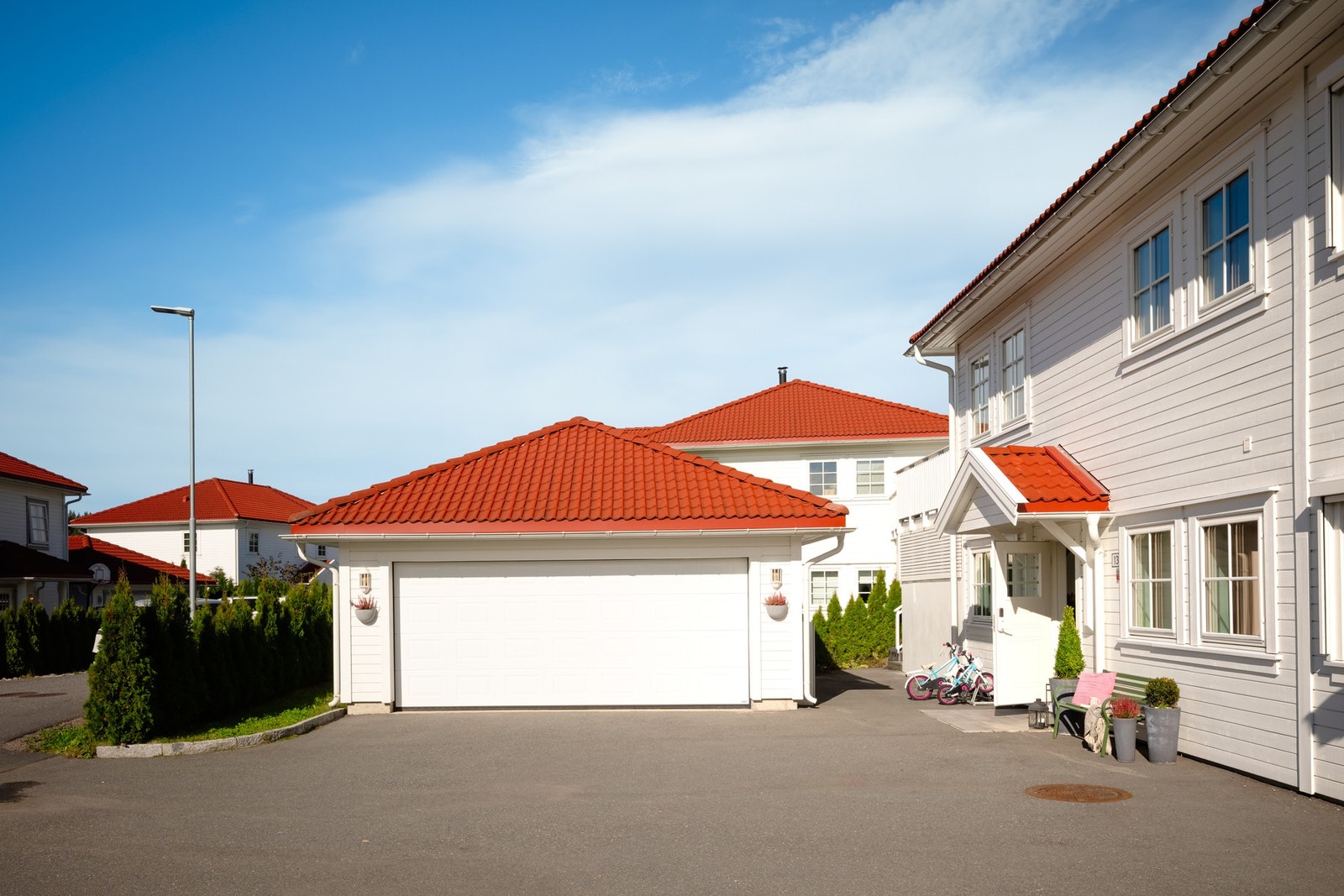 God plass til biler på egen gårdsplass. Galleribilde