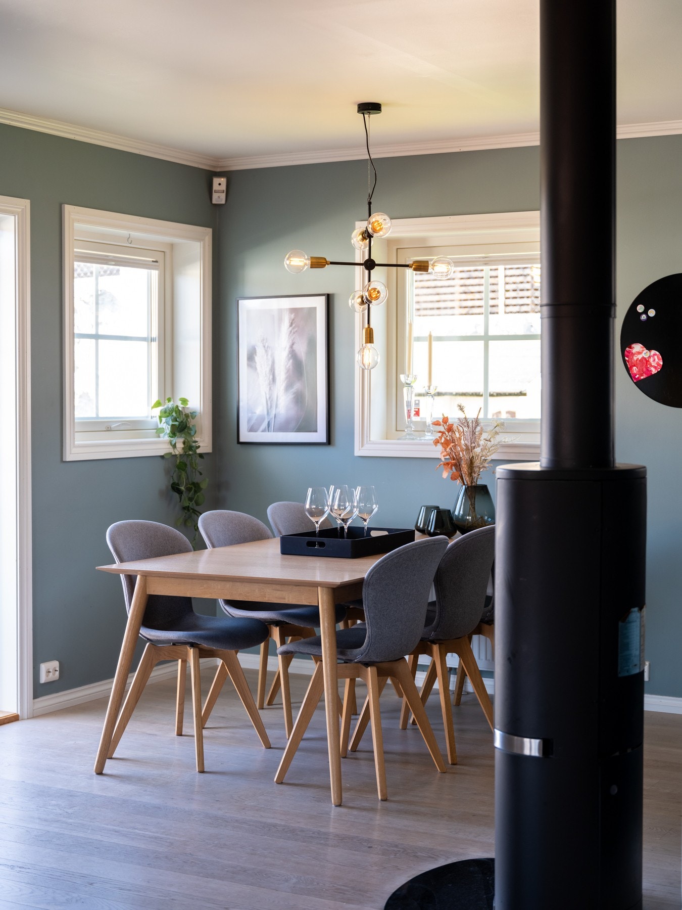 Inviter venner og familie til hyggelige sammenkomster og gode middager. Galleribilde