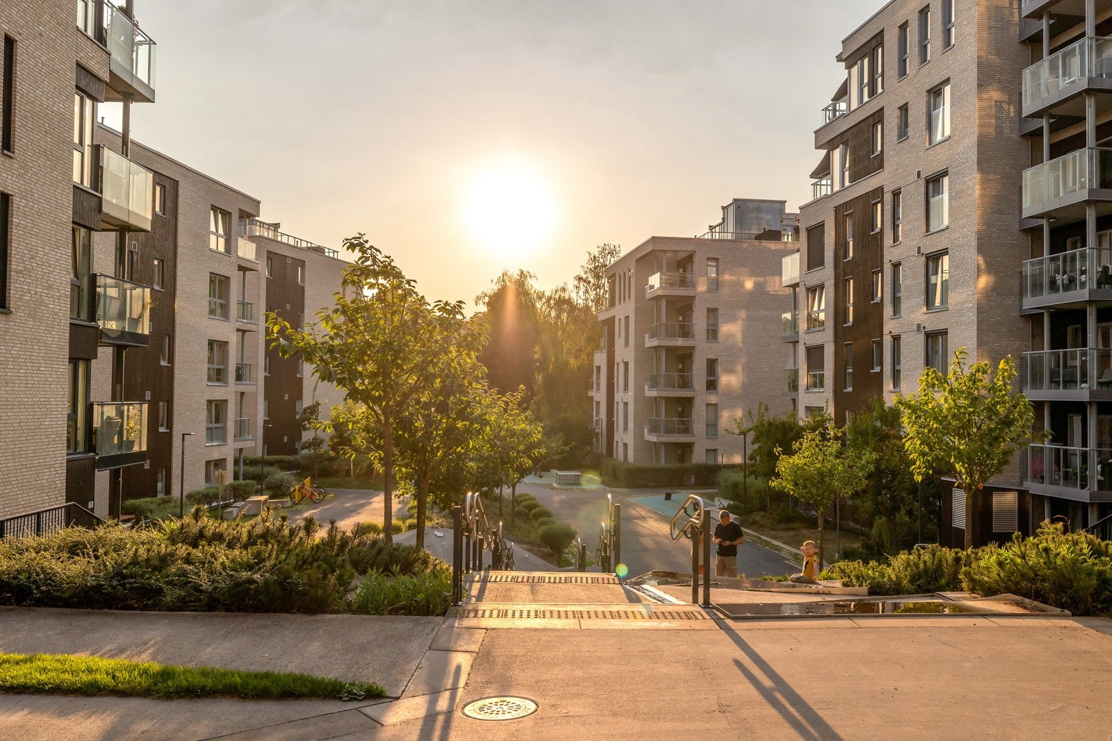 Fellesområdene er uten biltrafikk, med flotte grøntarealer/beplantning og oppvarmede gangstier på vinterstid Galleribilde