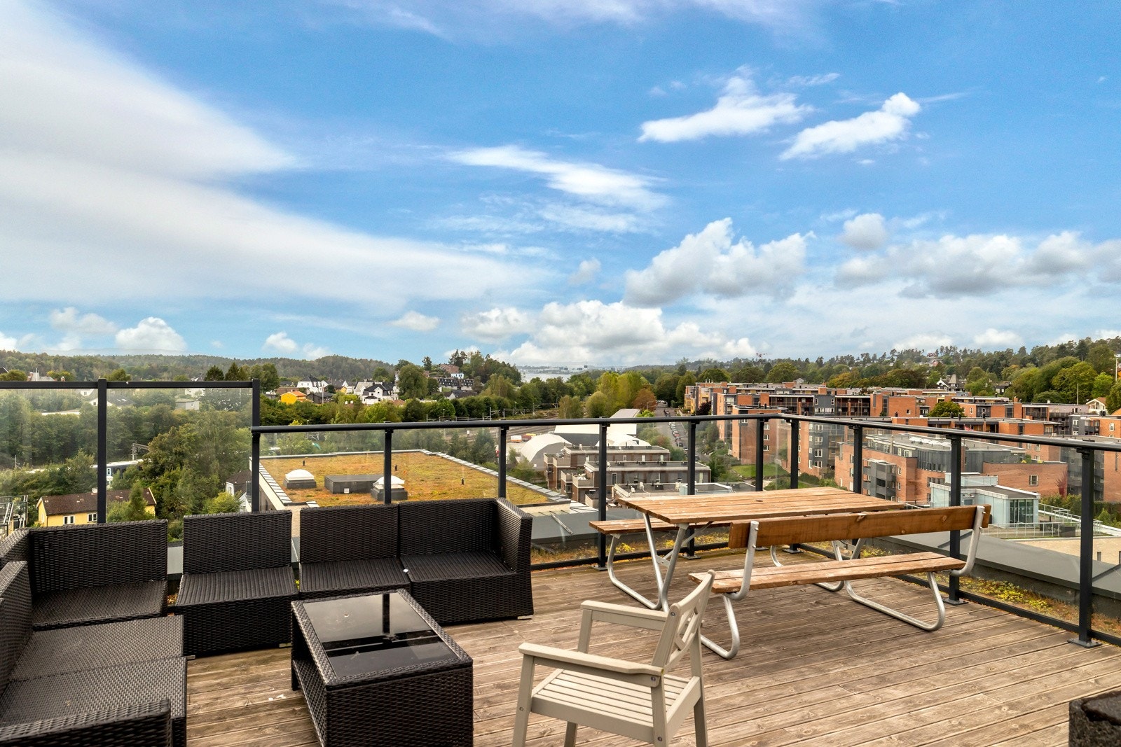 Sameiet har en felles takterrasse med flott utsyn og sol fra morgen til kveld Galleribilde