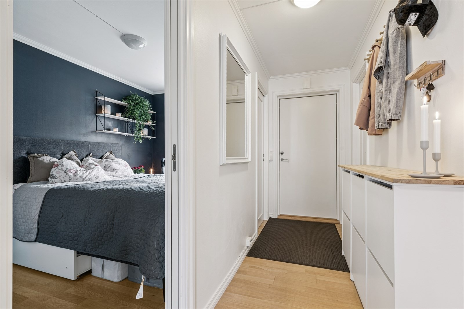 Leiligheten har 2 romslige soverom på hhv. 8,4 og 6,2 kvm. Galleribilde