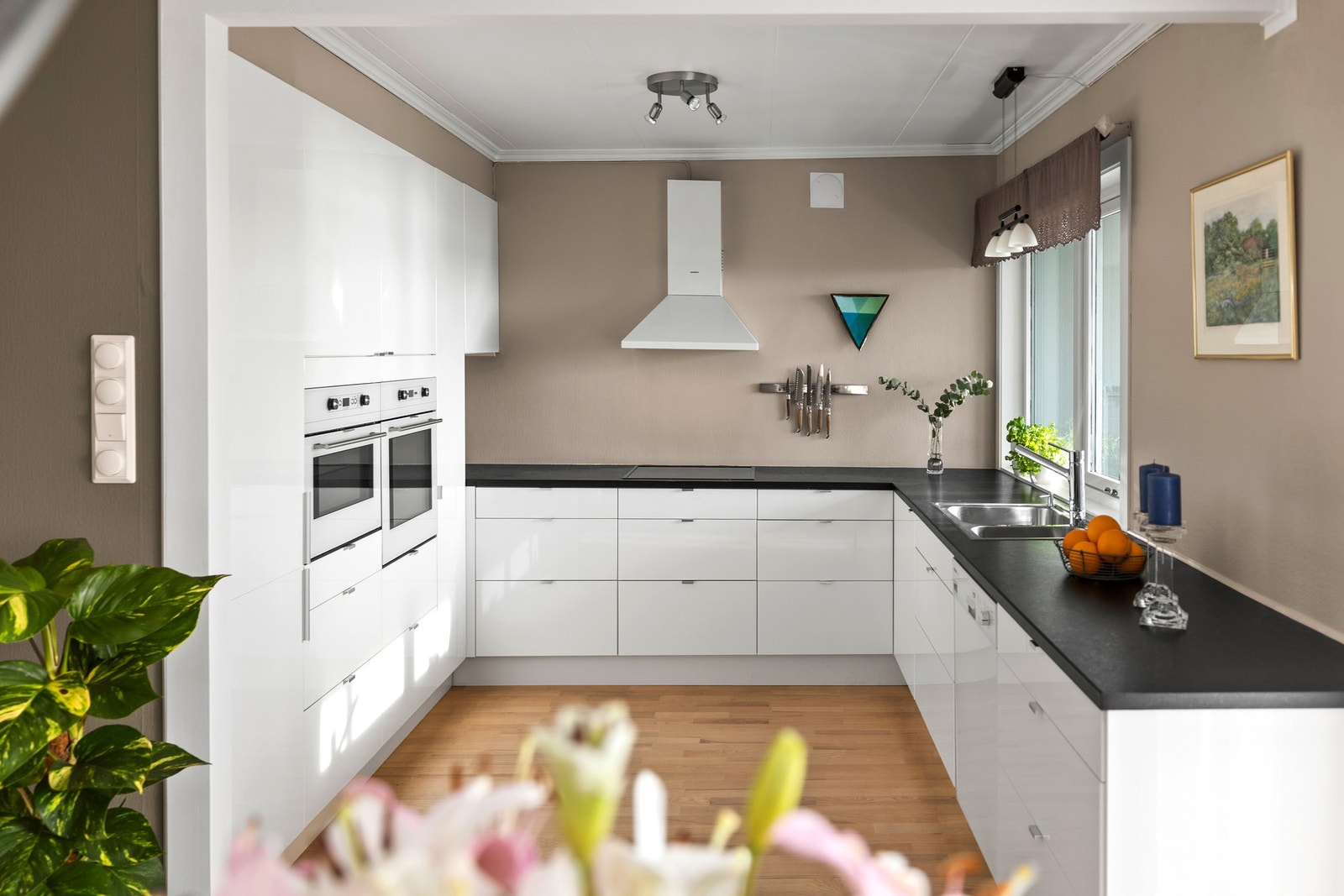 PrivatMegleren Moss har gleden av å presentere Strandpromenaden 158 - en flott leilighet i 3. etasje. Galleribilde