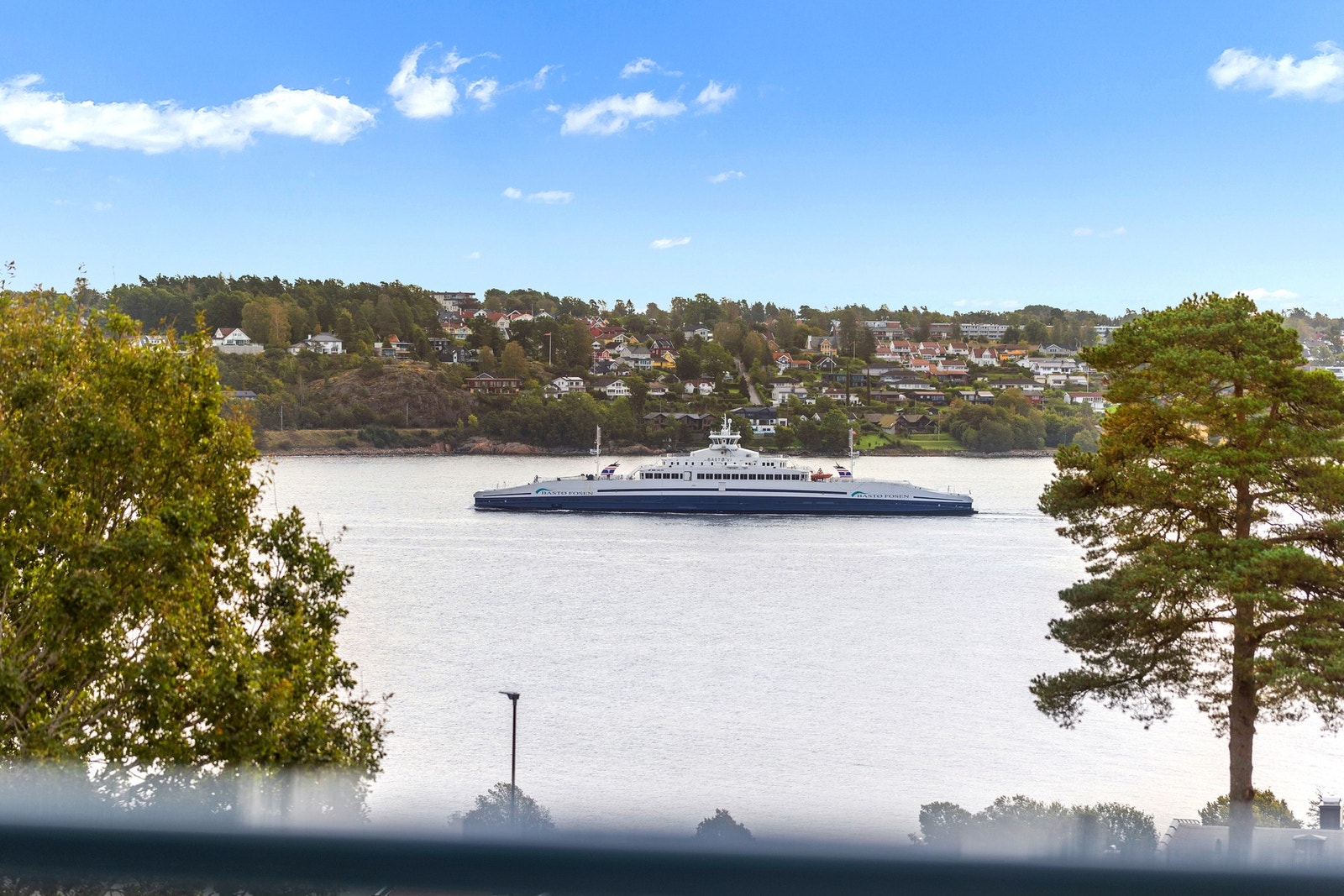 Fra leiligheten er det en fantastisk utsikt over fjorden. Galleribilde
