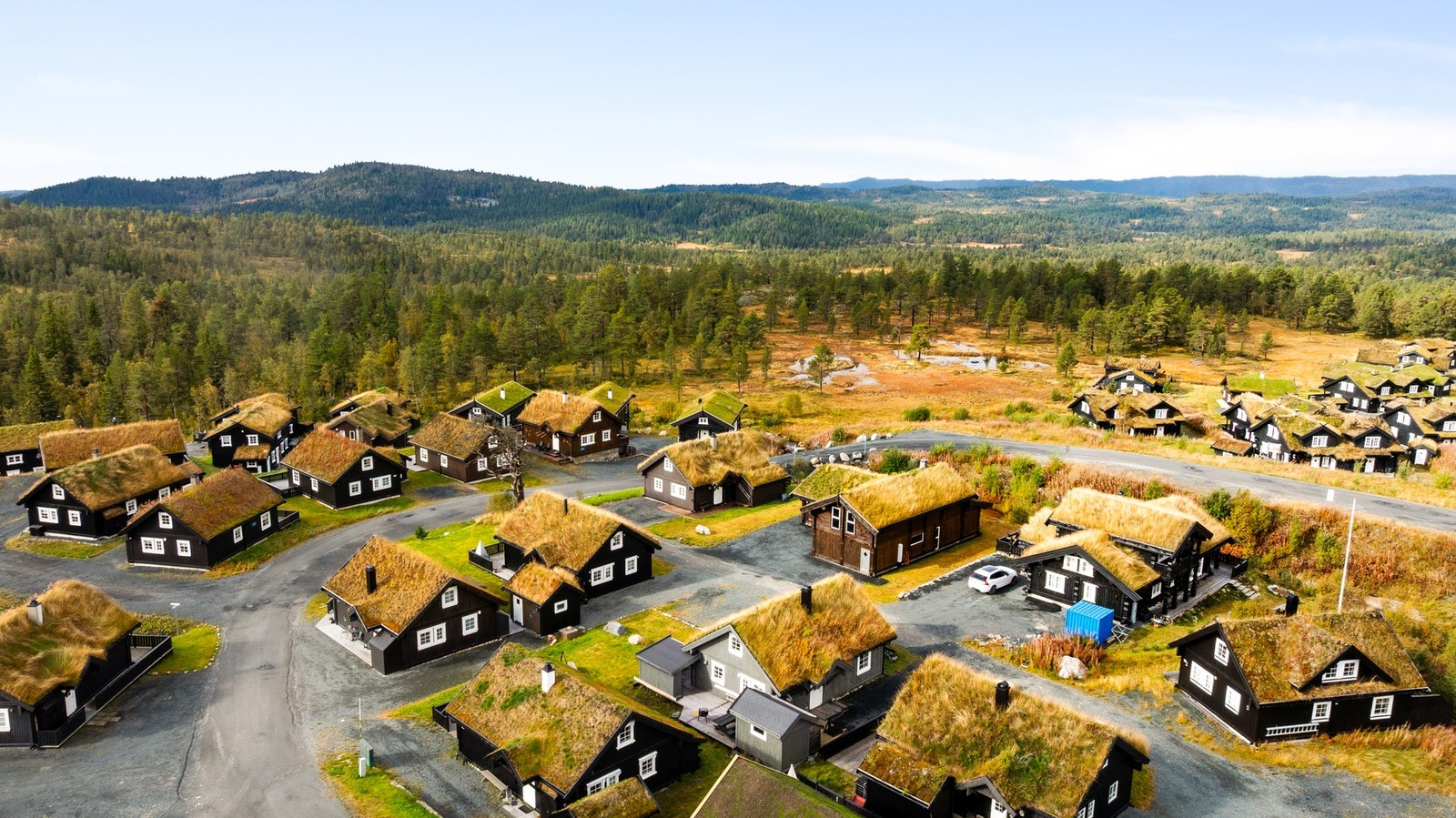 Enkel adkomst med bilvei helt frem hele året og parkering på egen tomt. Galleribilde