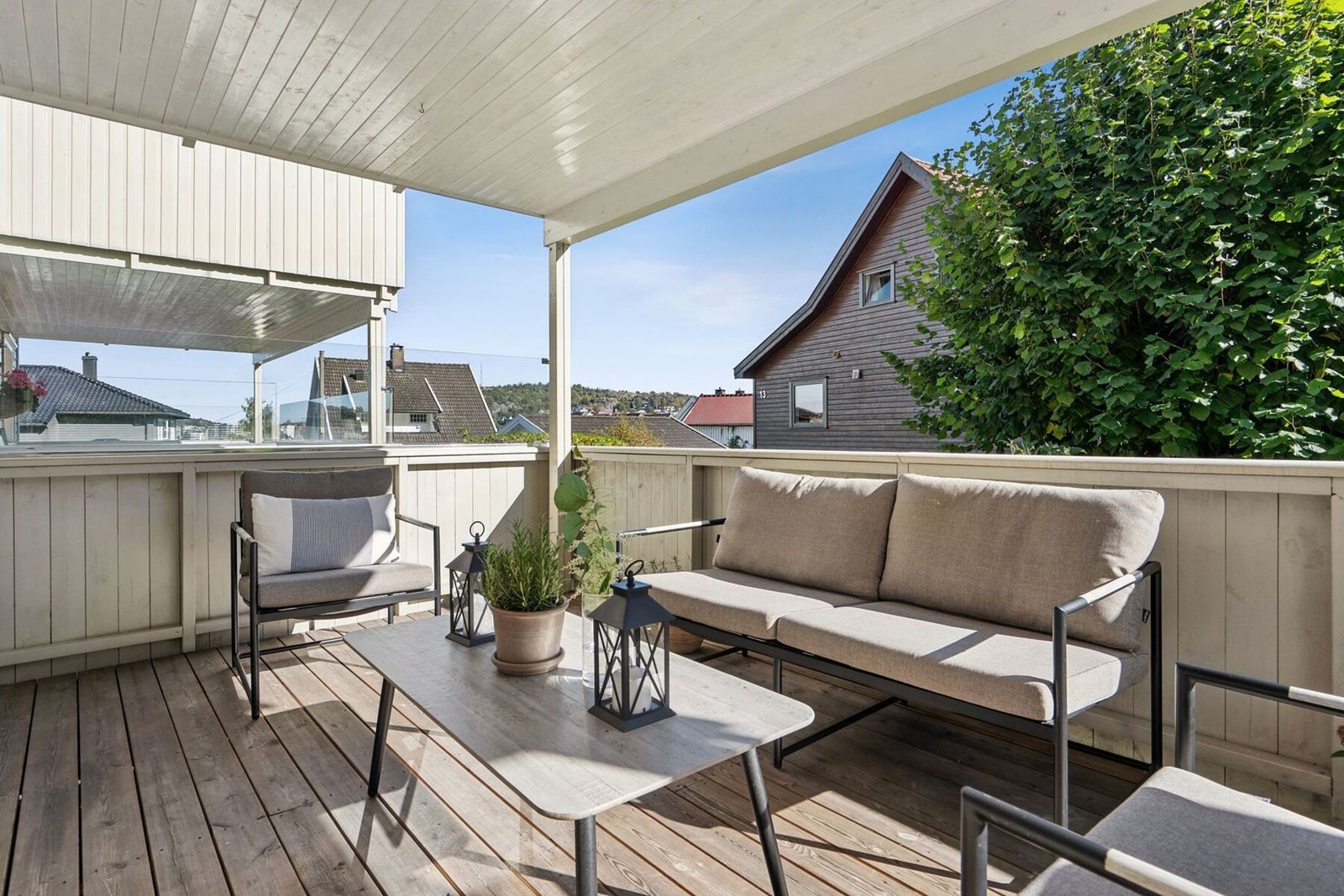 Det er godt med sol på verandaen. Galleribilde