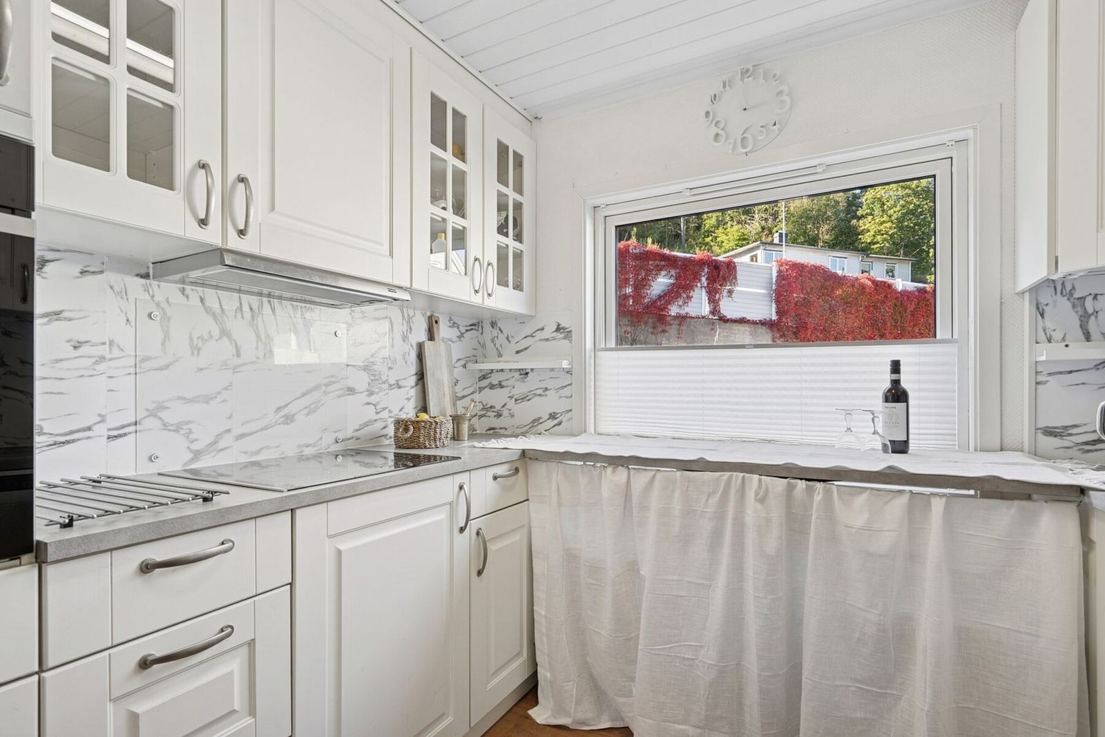 Her har man godt med skapplass og et vindu som sørger for godt med lysinnslipp. Galleribilde