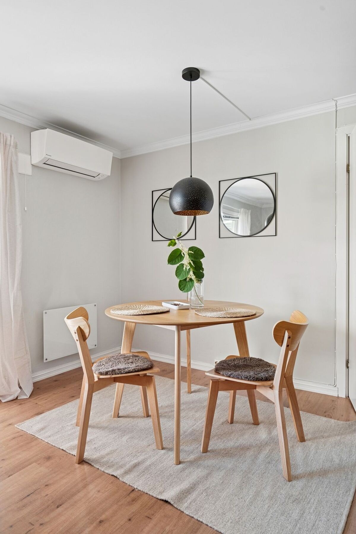 En hyggelig spisekrok til å invitere inn venner og familie til koselige stunder. Galleribilde