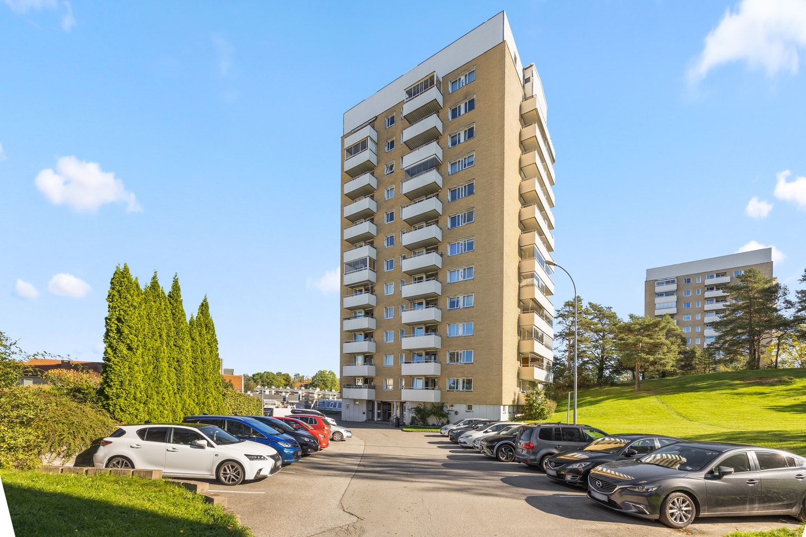 Enebakkveien 164 er en høyblokken beliggende fint til på Ryen, i Oslo. Galleribilde