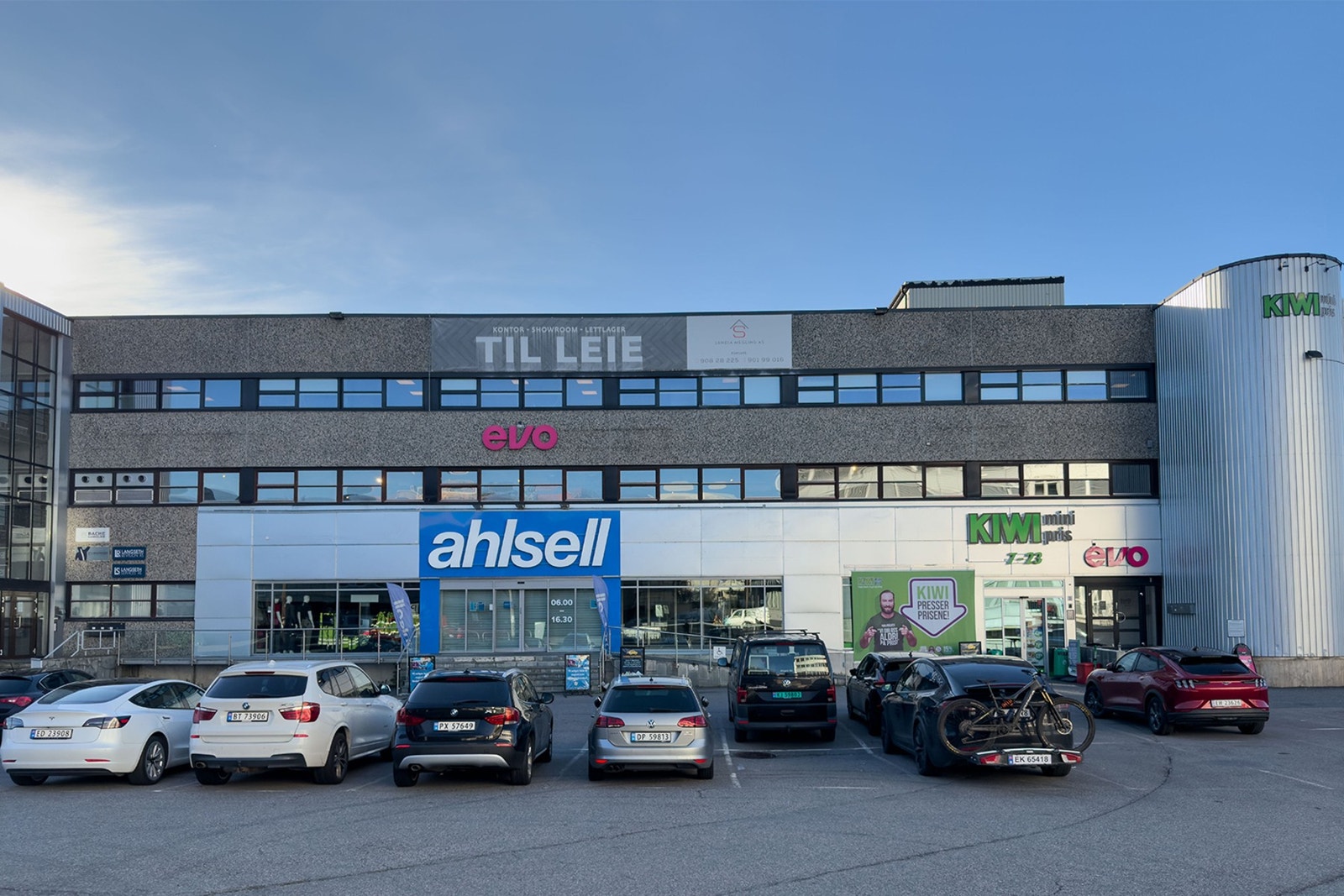 Ellers finner du Evo og Kiwi kort vei unna. Her er det gode muligheter på dagligvarebutikker og treningslokaler. Galleribilde