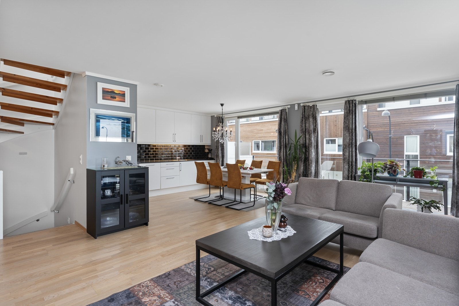 Mye flott, naturlig lys skaper en god atmosfære i rommene Galleribilde