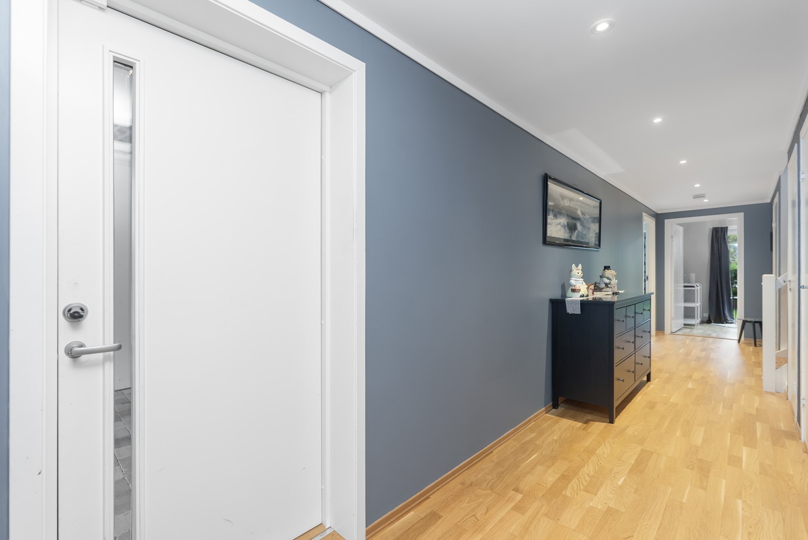 Velkommen inn til Hangargata 27 - her går du tørrskodd fra garasjen Galleribilde