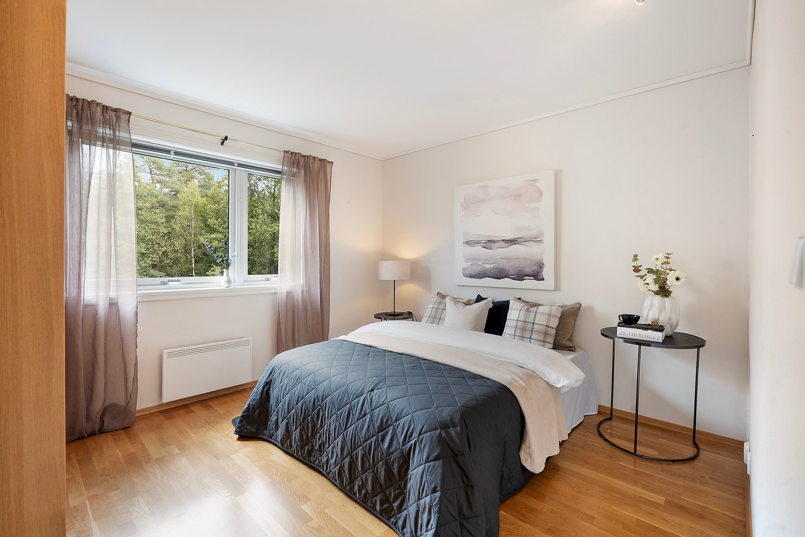 Hovedsoverom med plass til dobbeltseng Galleribilde