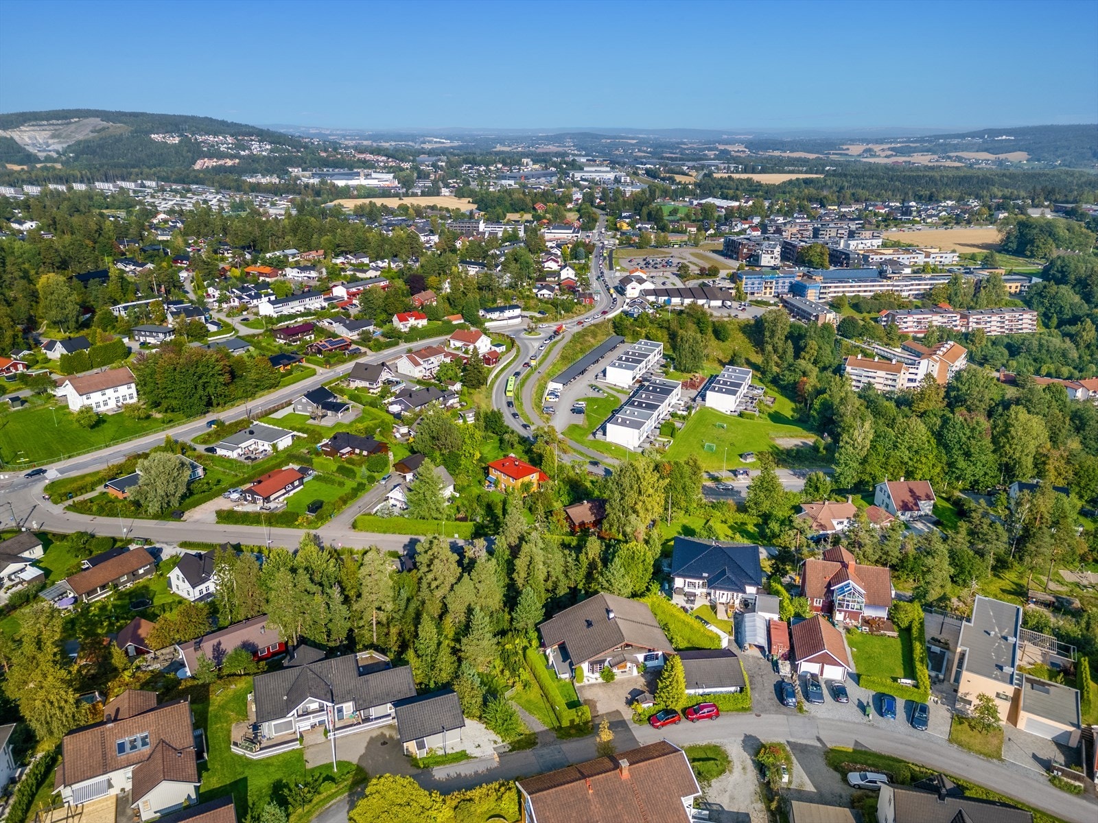 Beliggenheten er sentral, like ved barneskole og busstopp med direktebuss til Oslo Galleribilde