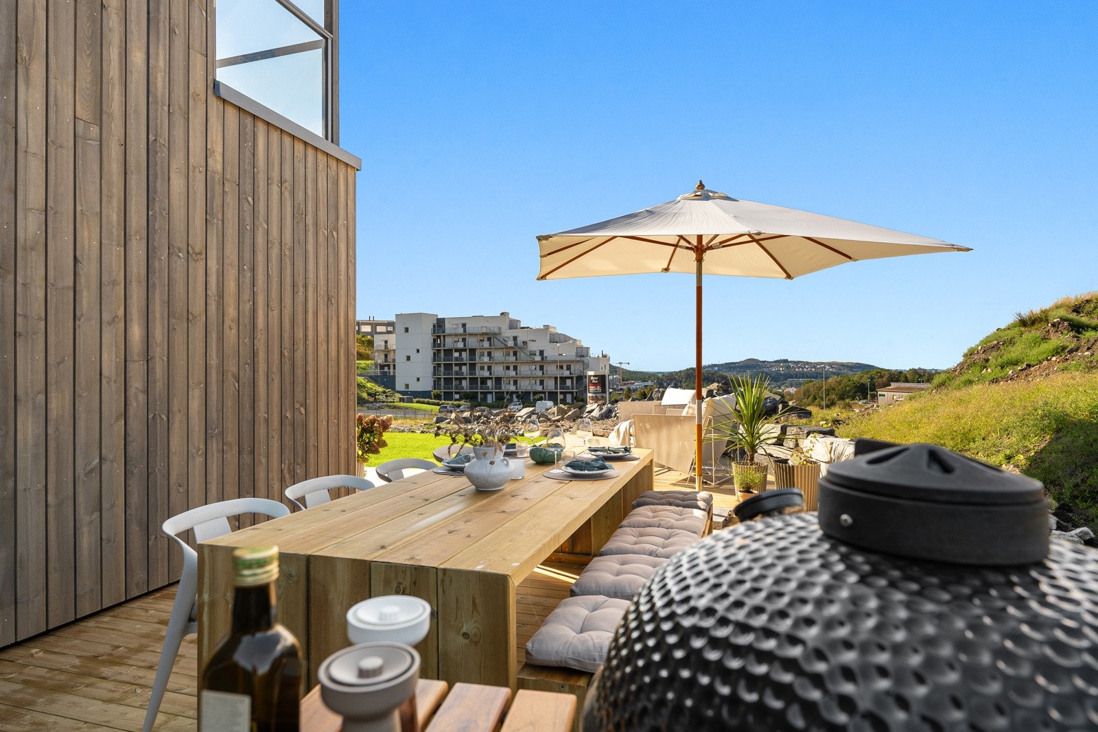 Både mark- og takterrassen byr på deilig sol utover dagen og kvelden. Galleribilde