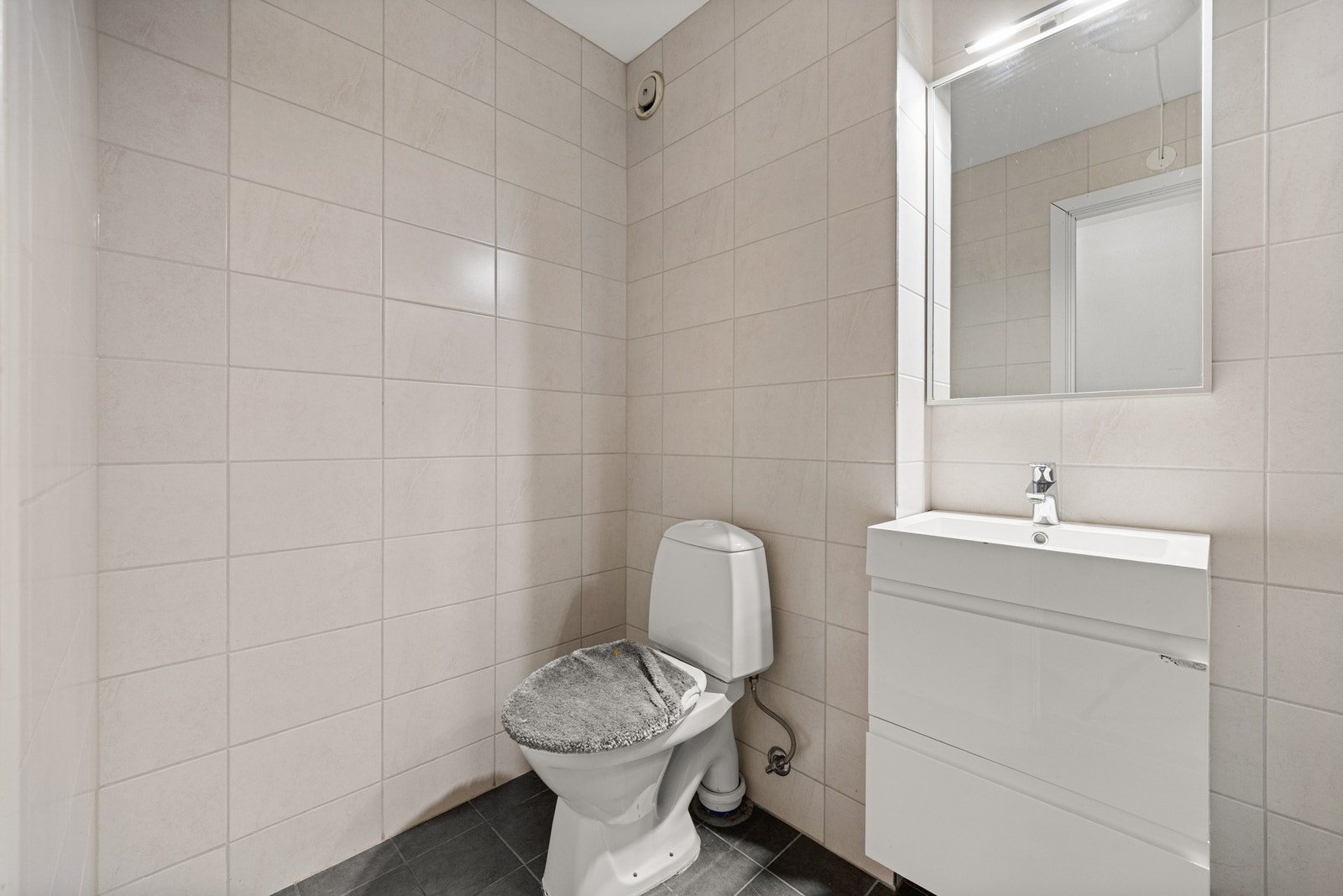 Det er også opplegg for vaskemaskin på badet Galleribilde