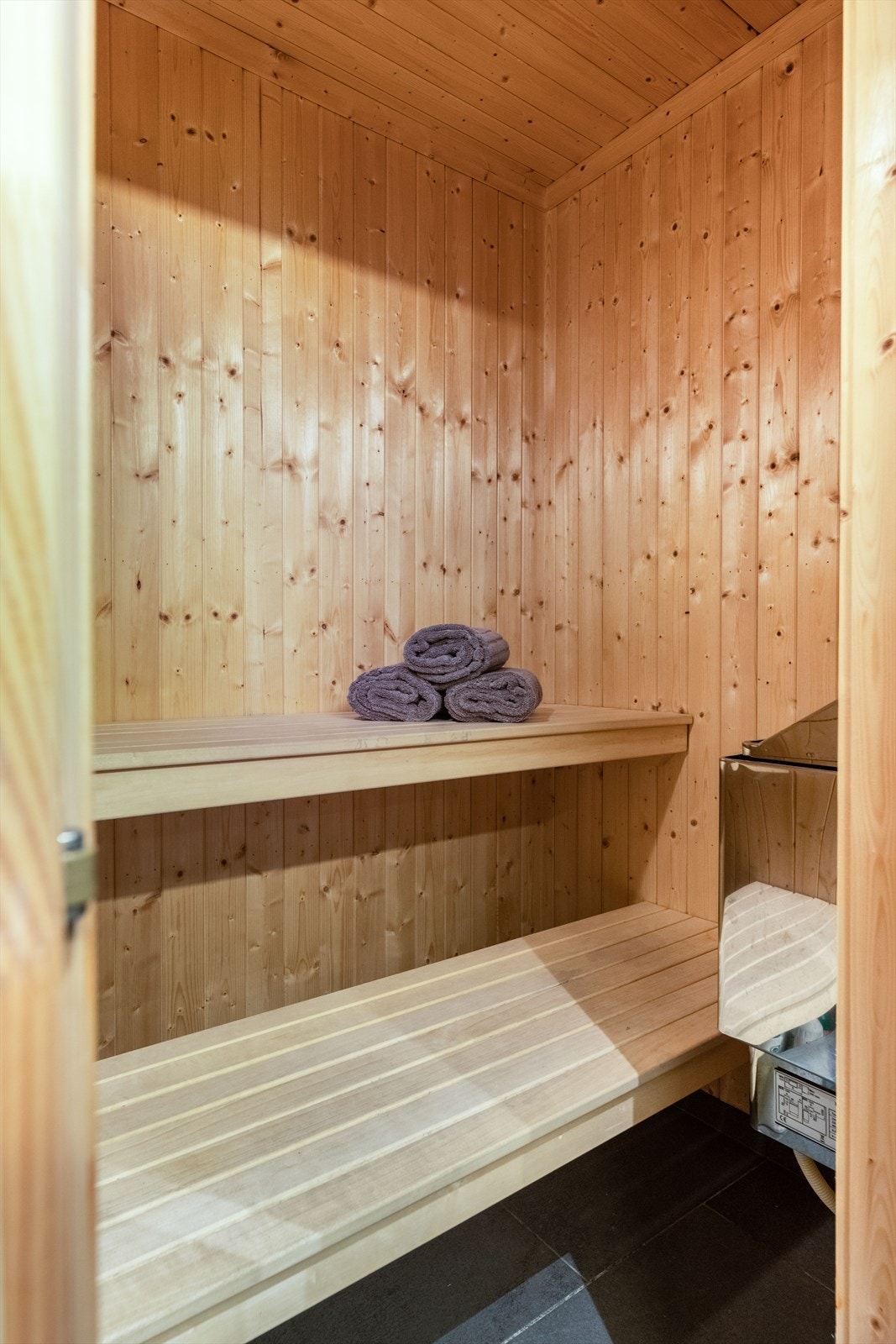 Fra badet er det inngang til en deilig badstue. Galleribilde