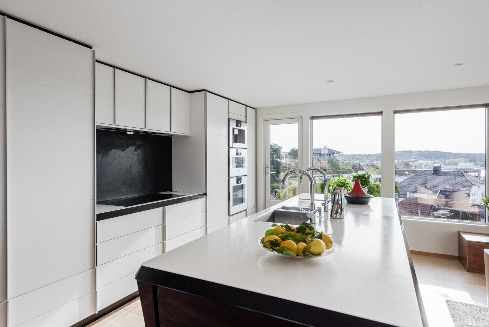 Godt med skap og benkeplass Galleribilde