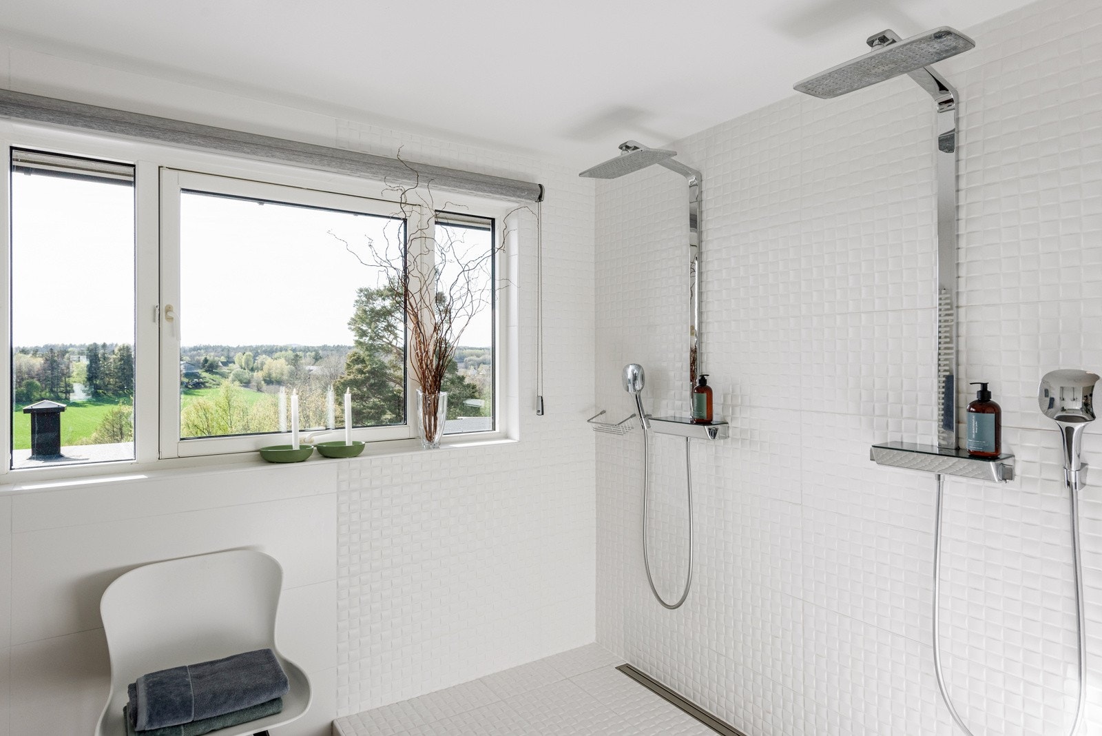 Dobbel dusj! Og flott utsikt mot vest! Galleribilde