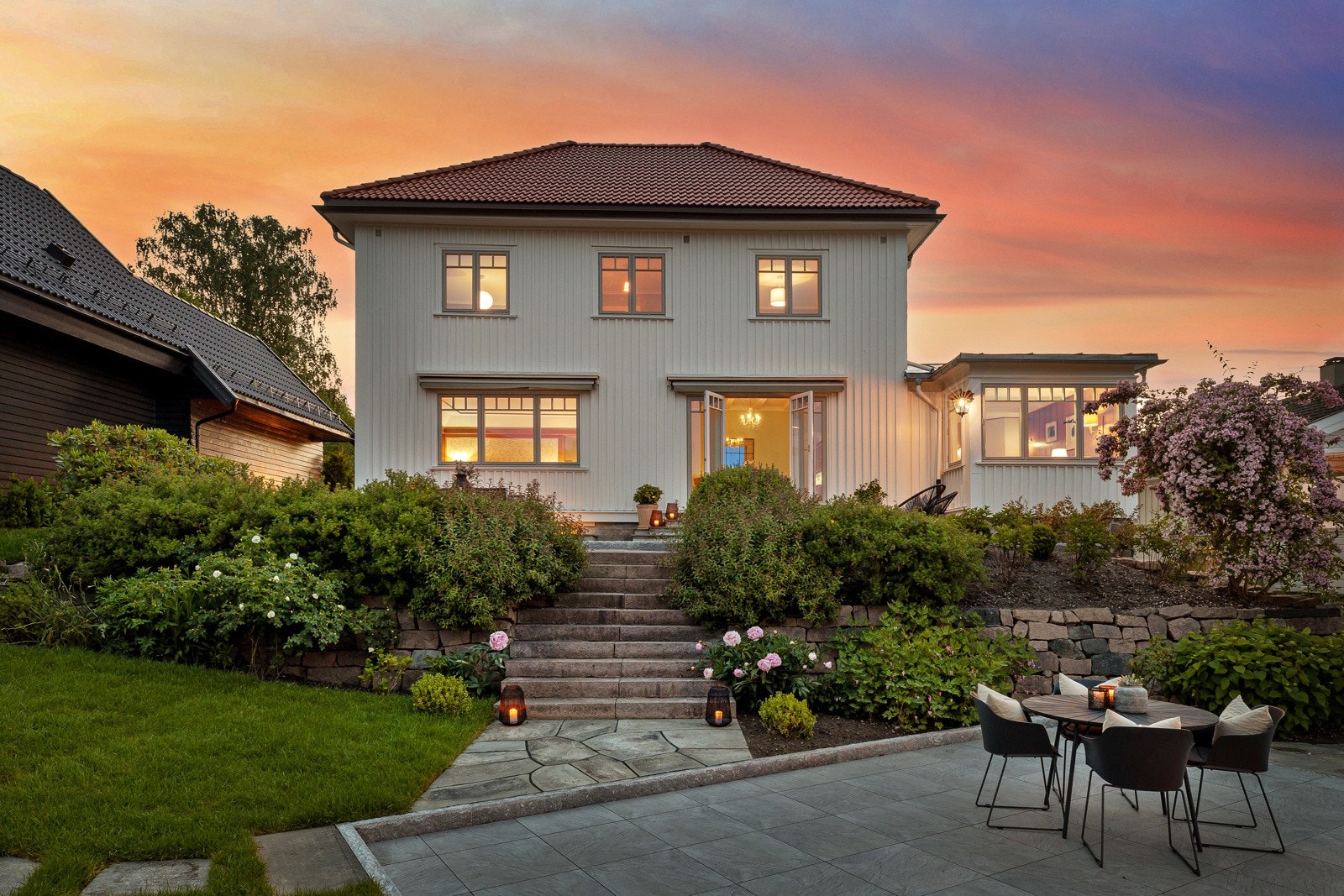 Huset er tegnet av Rudolf E. Jacobsen, som tegnet få villaer men stod bak flere sentrale bygg i byen Galleribilde