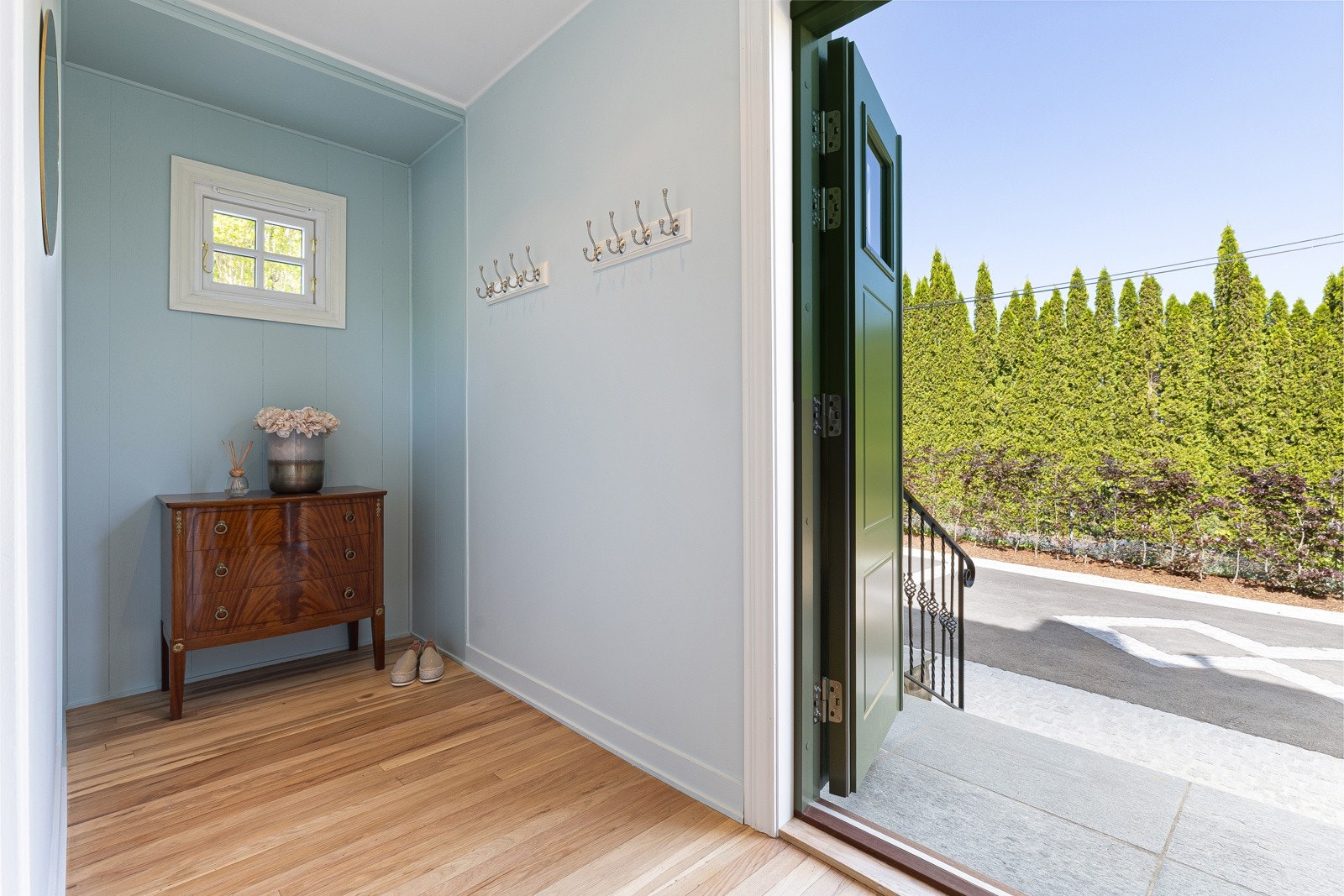 Hyggelig vindfang som gir et godt førsteinntrykk av huset Galleribilde