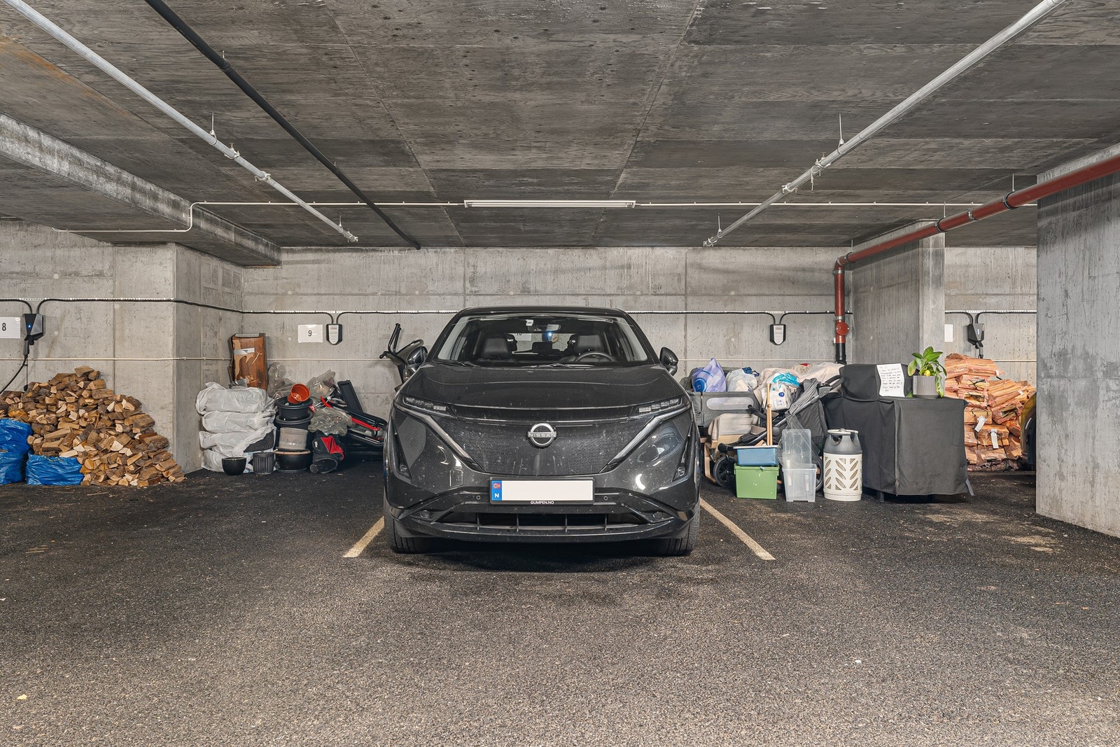 Det medfølger egen parkeringsplass i lukket garasjeanlegg. Galleribilde