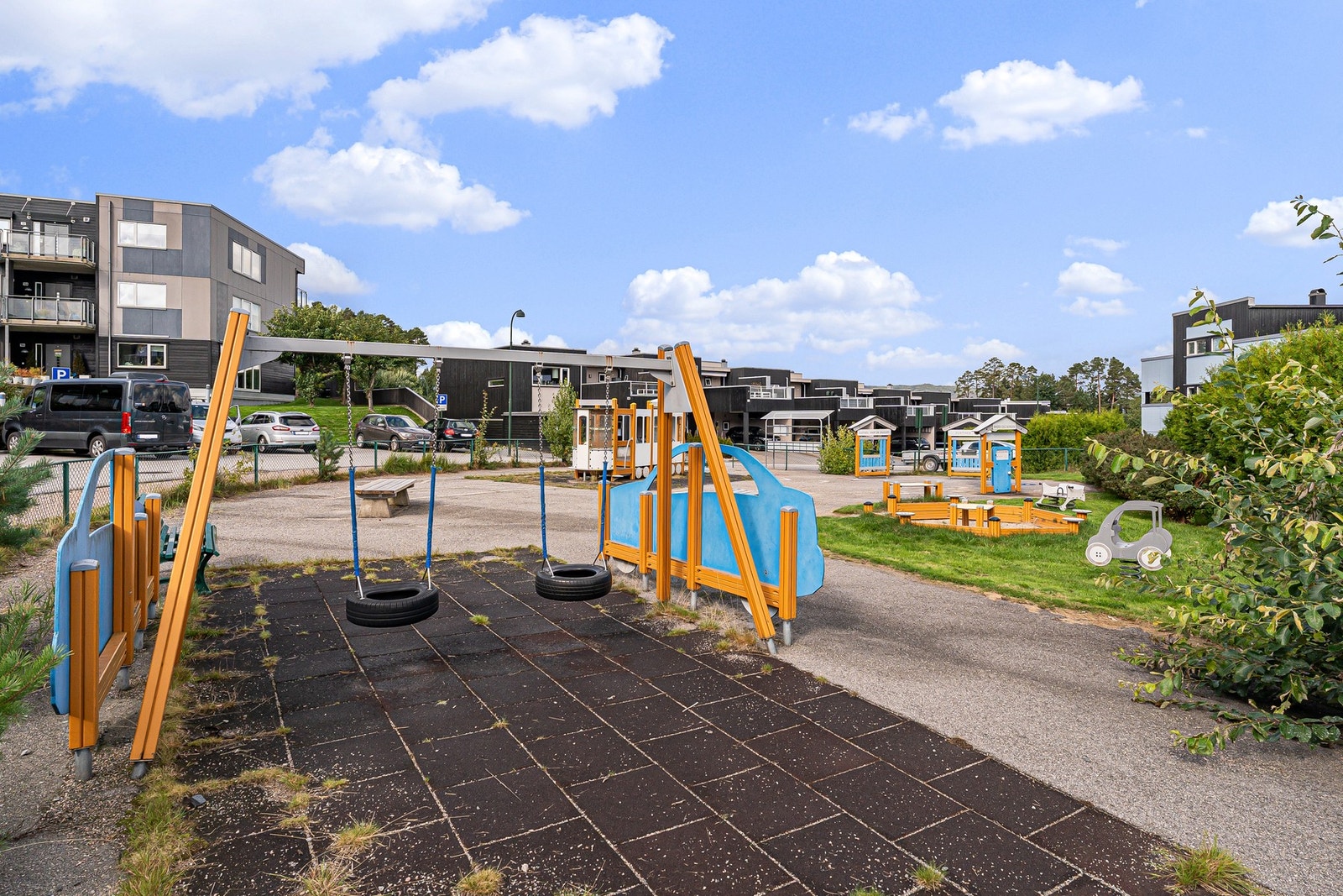 Lekeplass i nærheten. Galleribilde